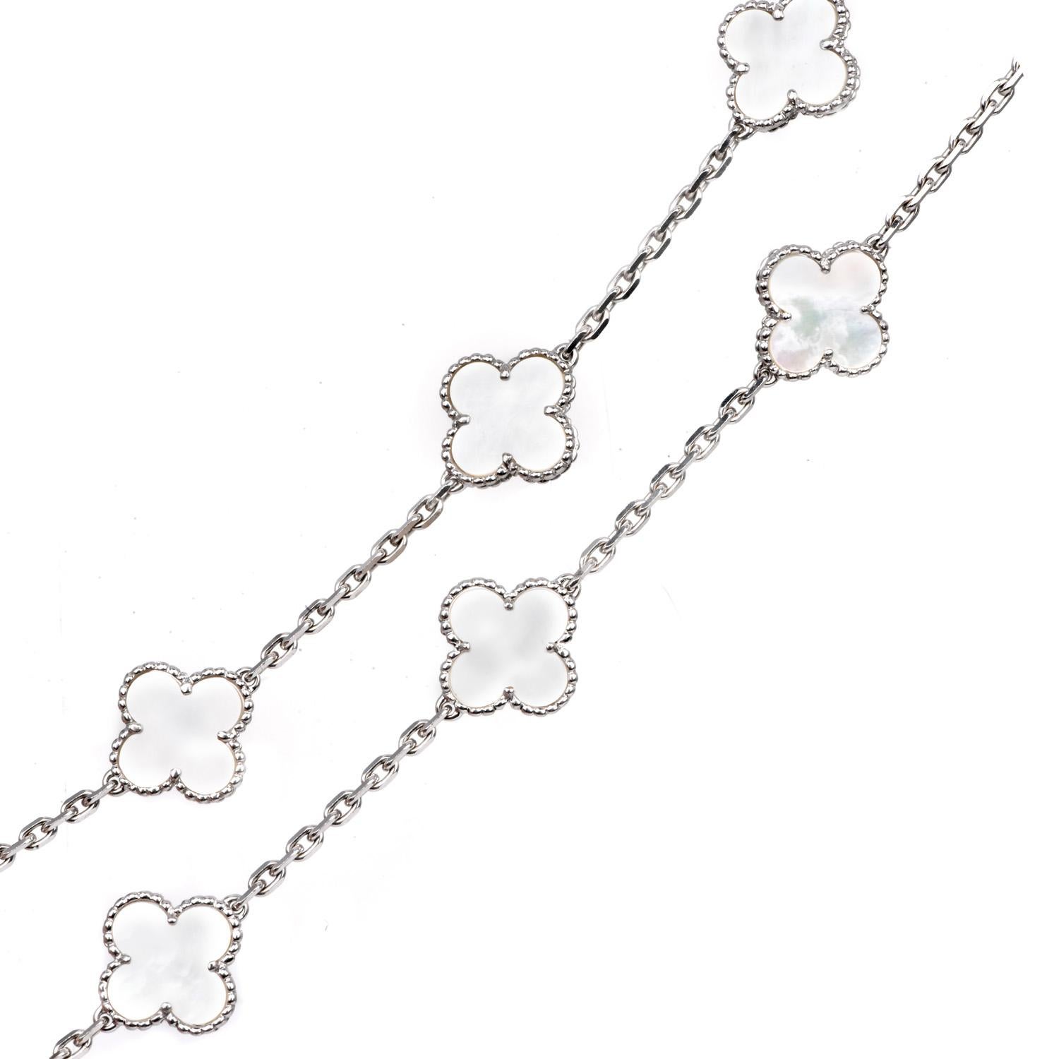 Vintage Van Cleef & Arpels  Alhambra 20 Collier Motif - Or blanc Nacre en vente 2