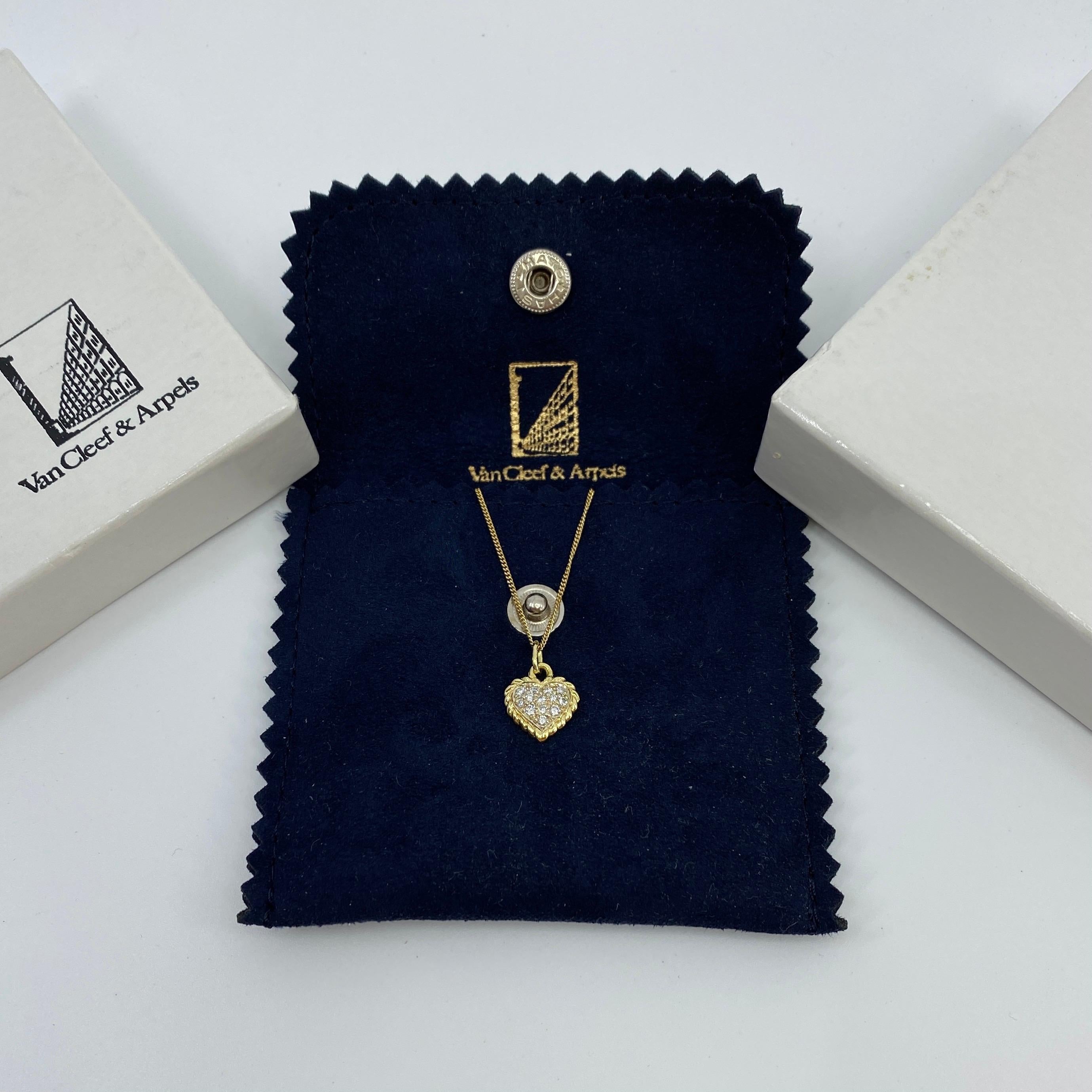 Round Cut Vintage Van Cleef & Arpels Alhambra Diamond 18 Karat Gold Heart Pendant Necklace