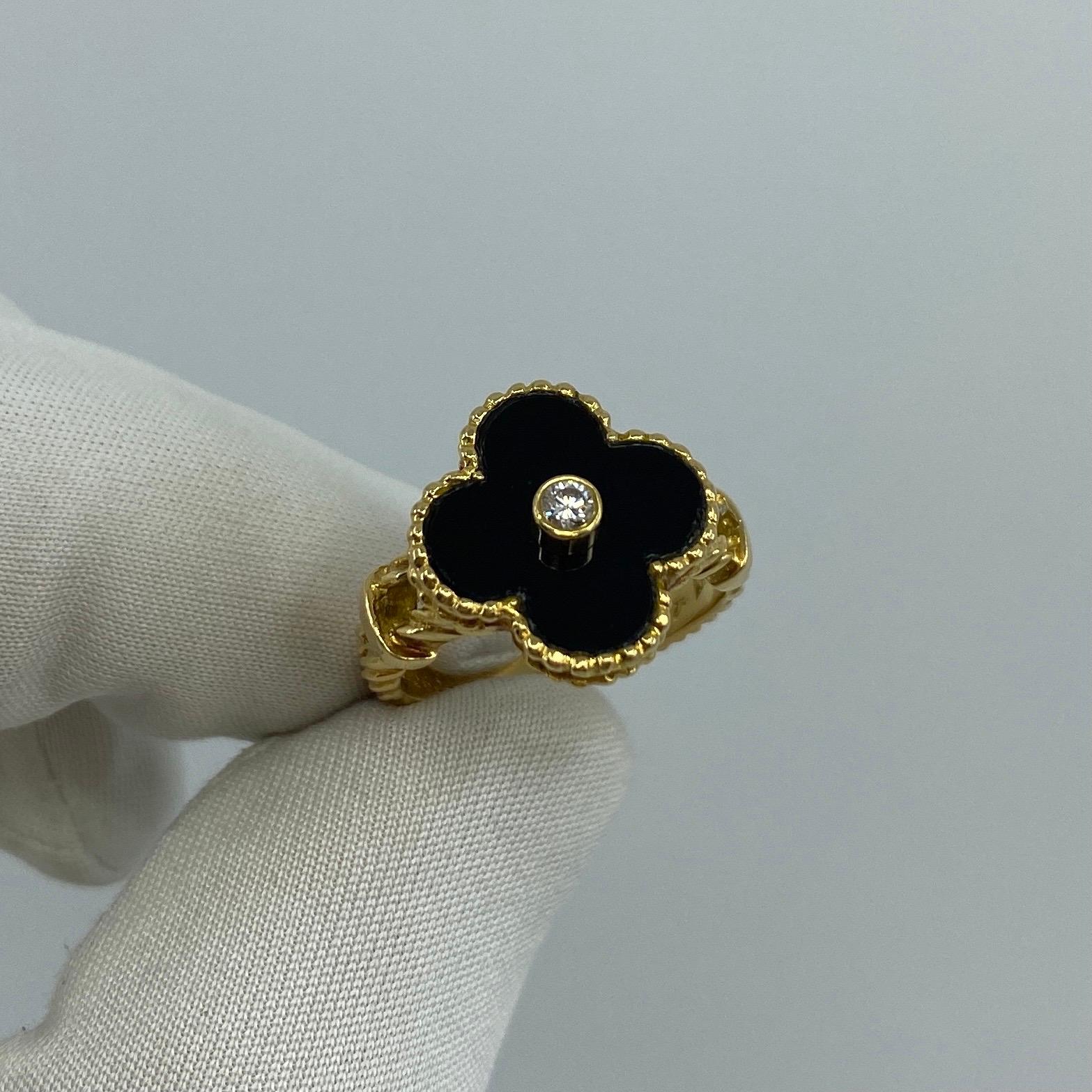 Vintage Van Cleef & Arpels Alhambra Onyx & Diamond Flower 18 Karat Gold Ring 5