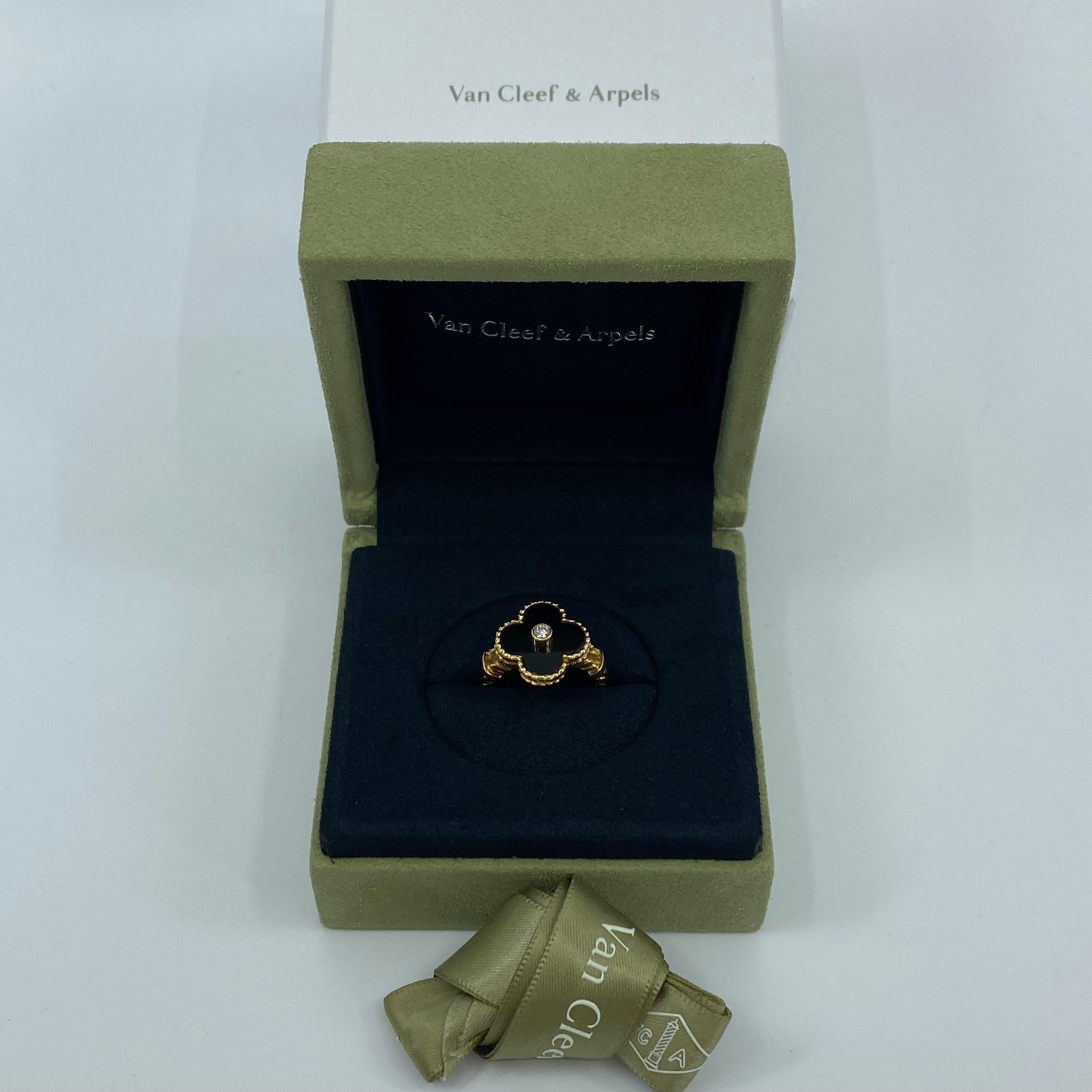 Vintage Van Cleef & Arpels Alhambra Onyx & Diamond Flower 18 Karat Gold Ring 2