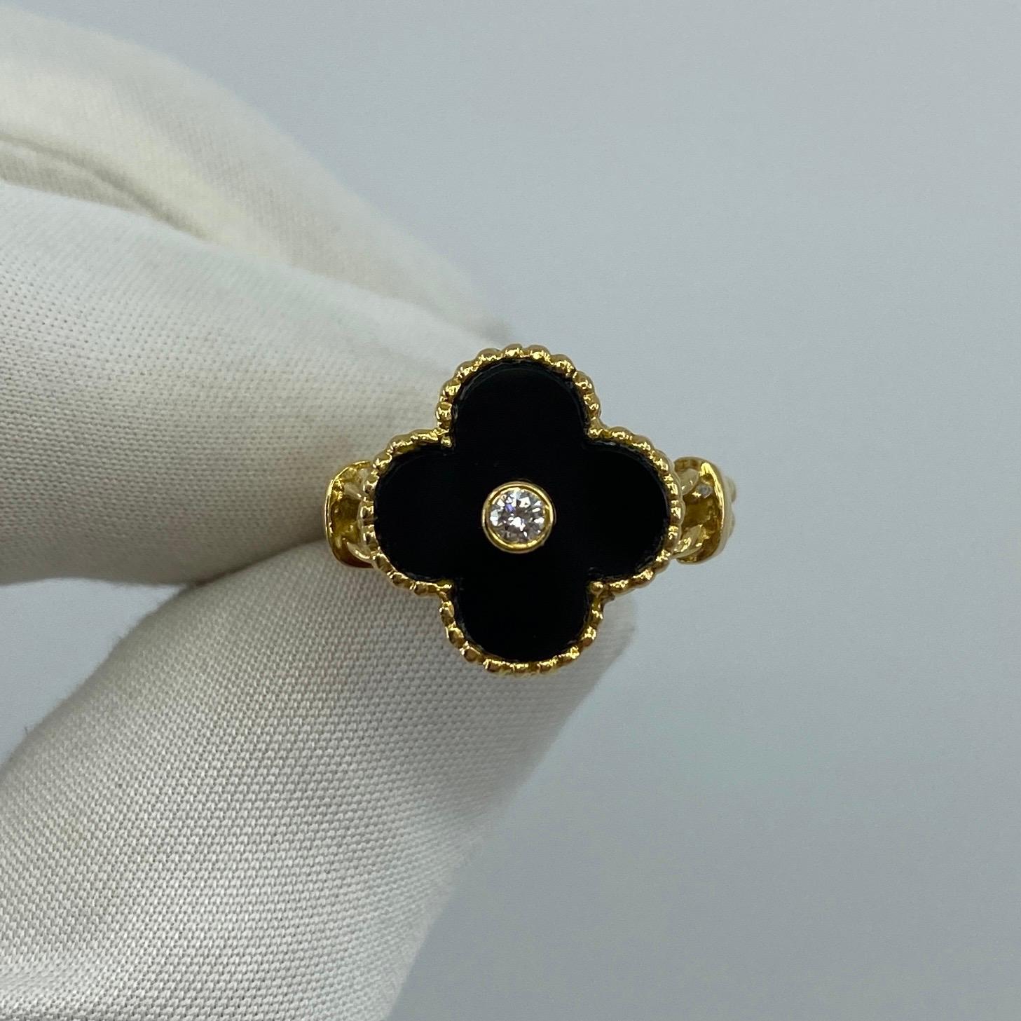 Vintage Van Cleef & Arpels Alhambra Onyx & Diamond Flower 18 Karat Gold Ring 3