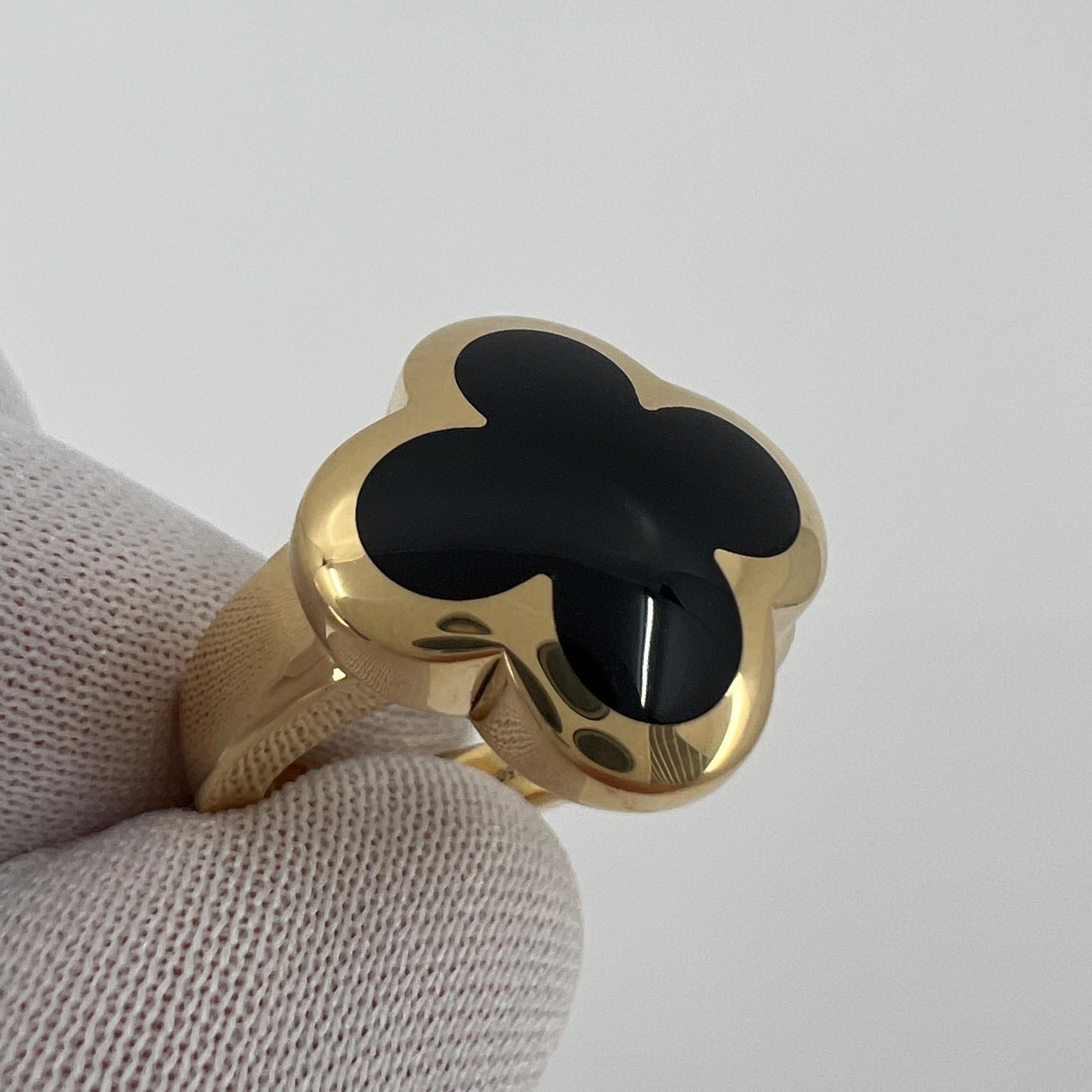 Vintage Van Cleef & Arpels Pure Alhambra Onyx Flower 18k Yellow Gold Ring For Sale 4