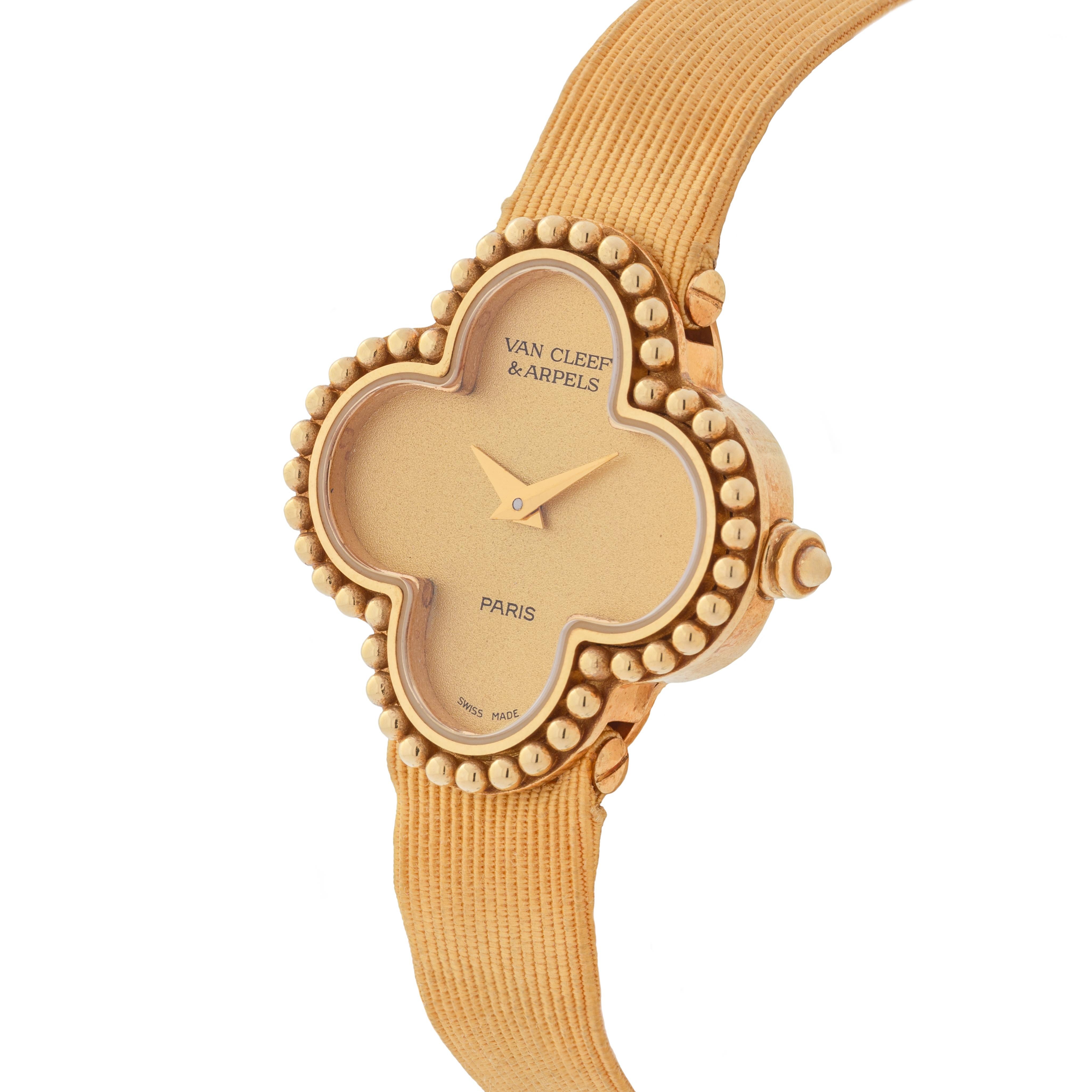 Vintage Van Cleef & Arpels Montre Alhambra Model No 129974 18 Karat Yellow Full-Set Bon état - En vente à New York, NY