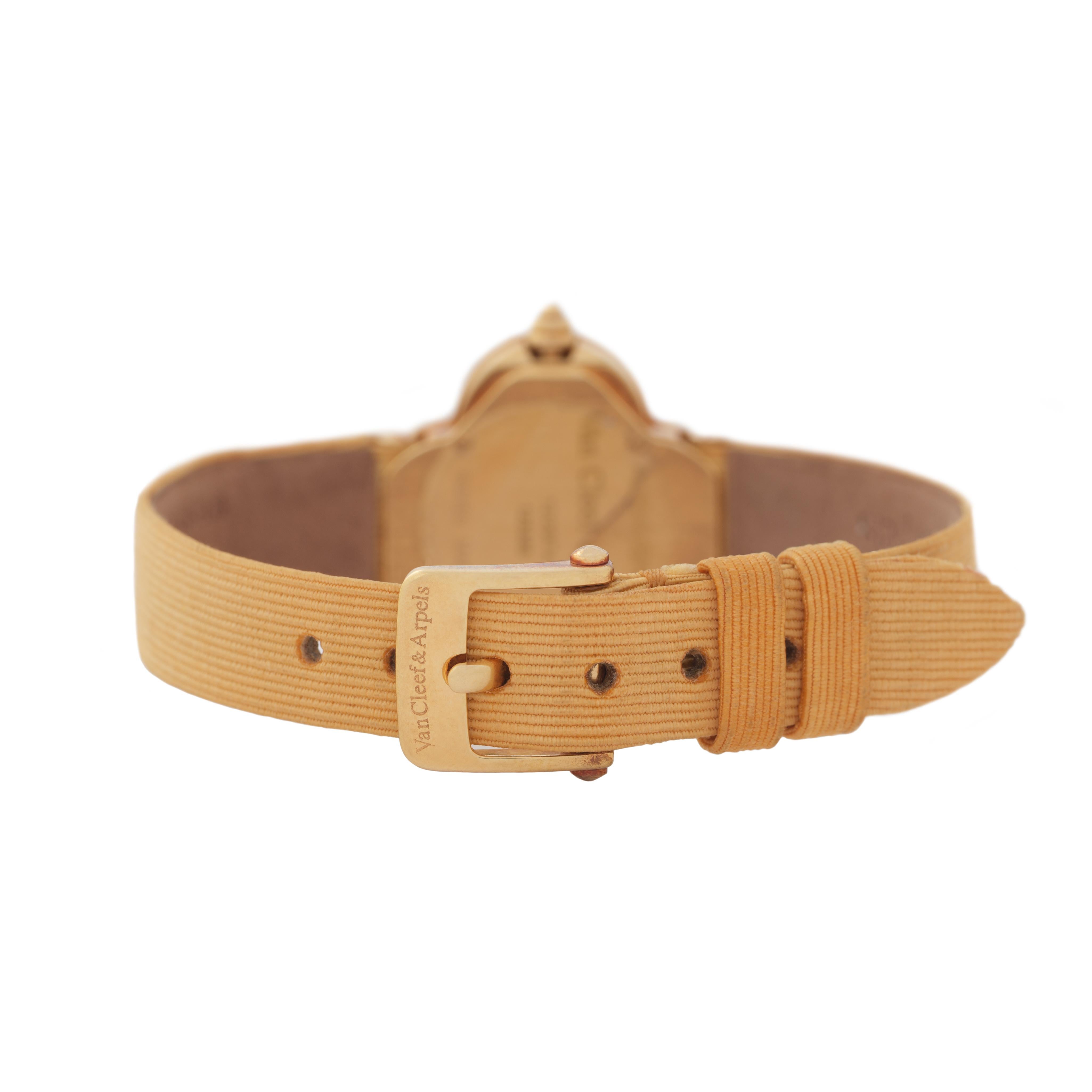 Vintage Van Cleef & Arpels Montre Alhambra Model No 129974 18 Karat Yellow Full-Set Unisexe en vente