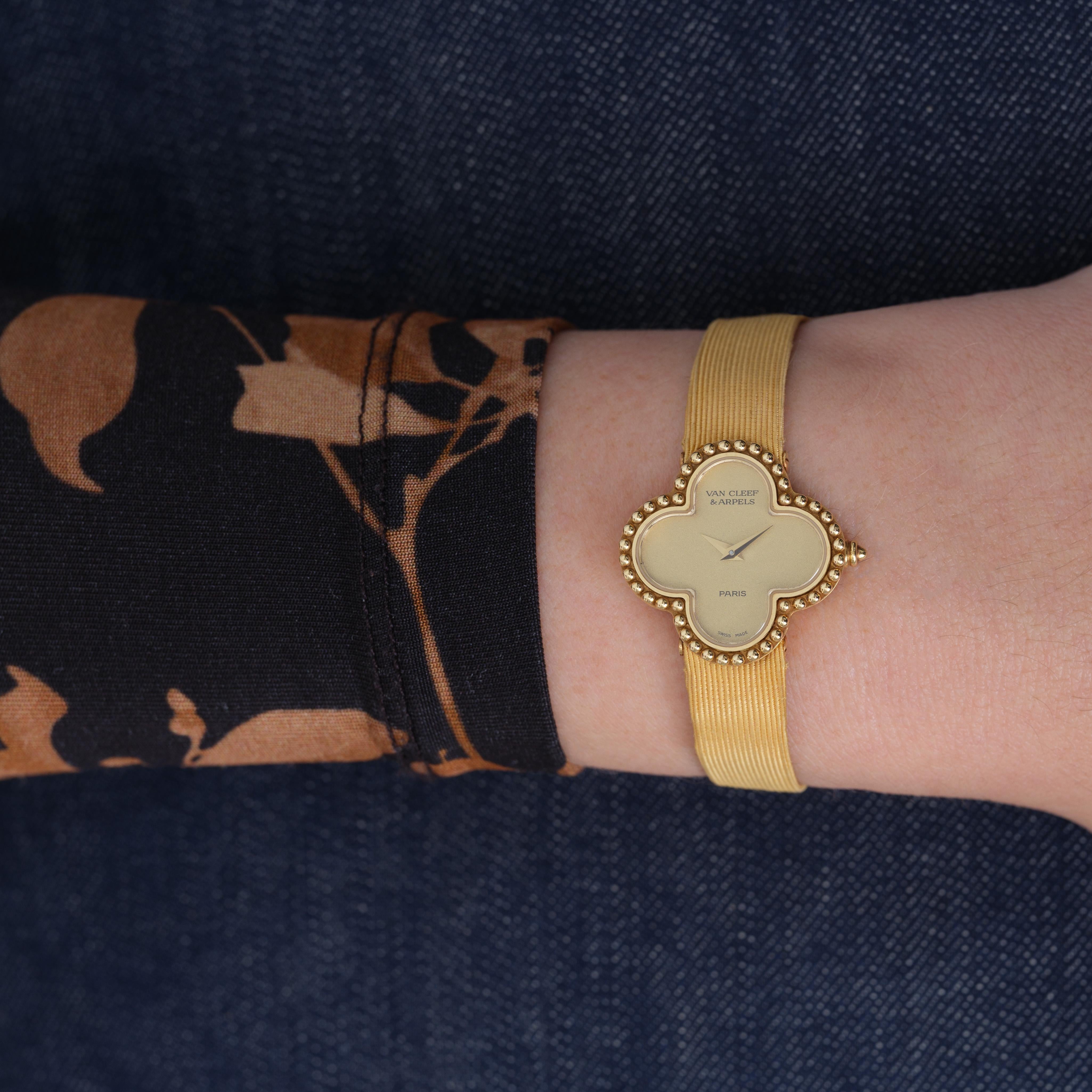 Vintage Van Cleef & Arpels Montre Alhambra Model No 129974 18 Karat Yellow Full-Set en vente 2