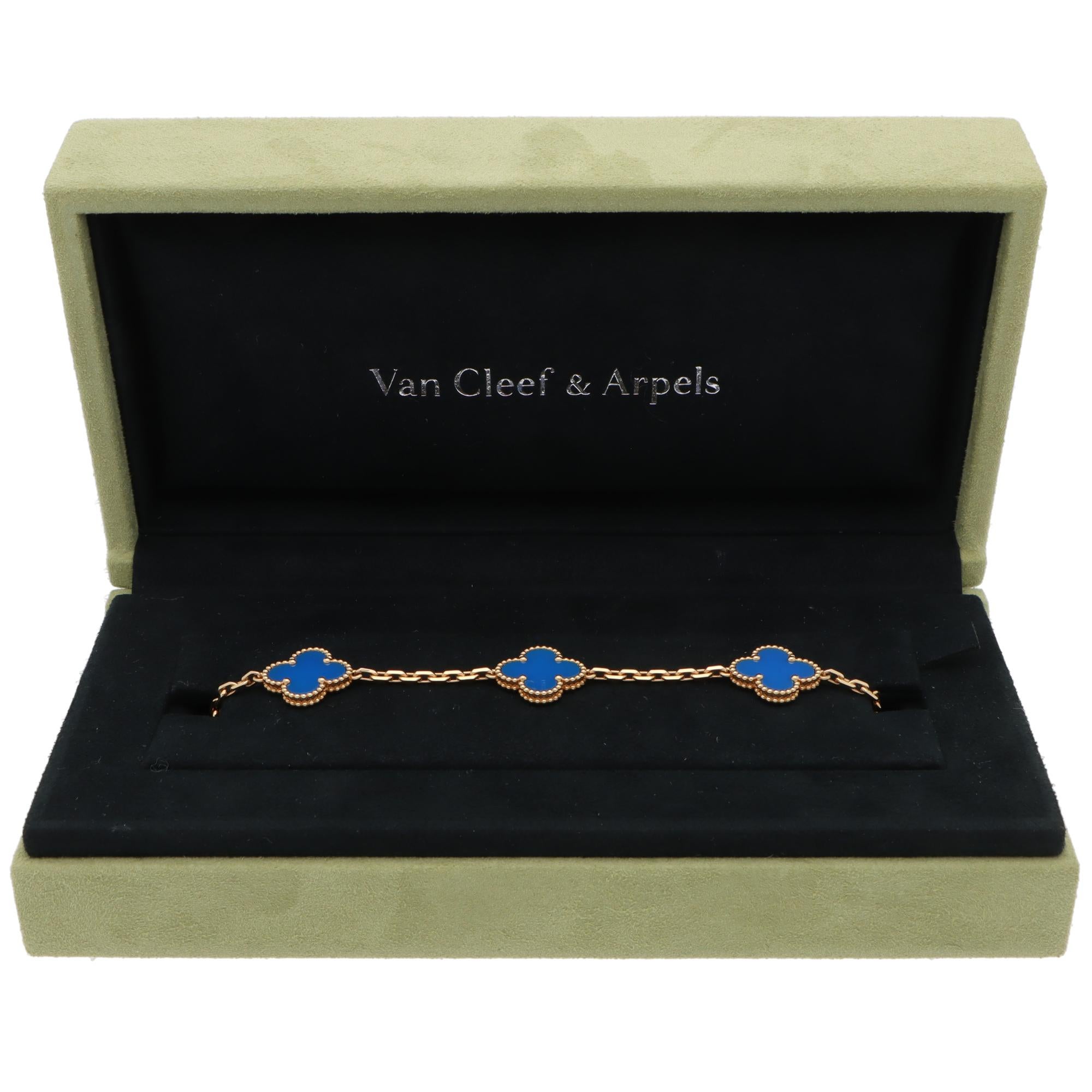 Vintage Van Cleef & Arpels Blue Agate Alhambra Bracelet in Yellow Gold In Excellent Condition In London, GB