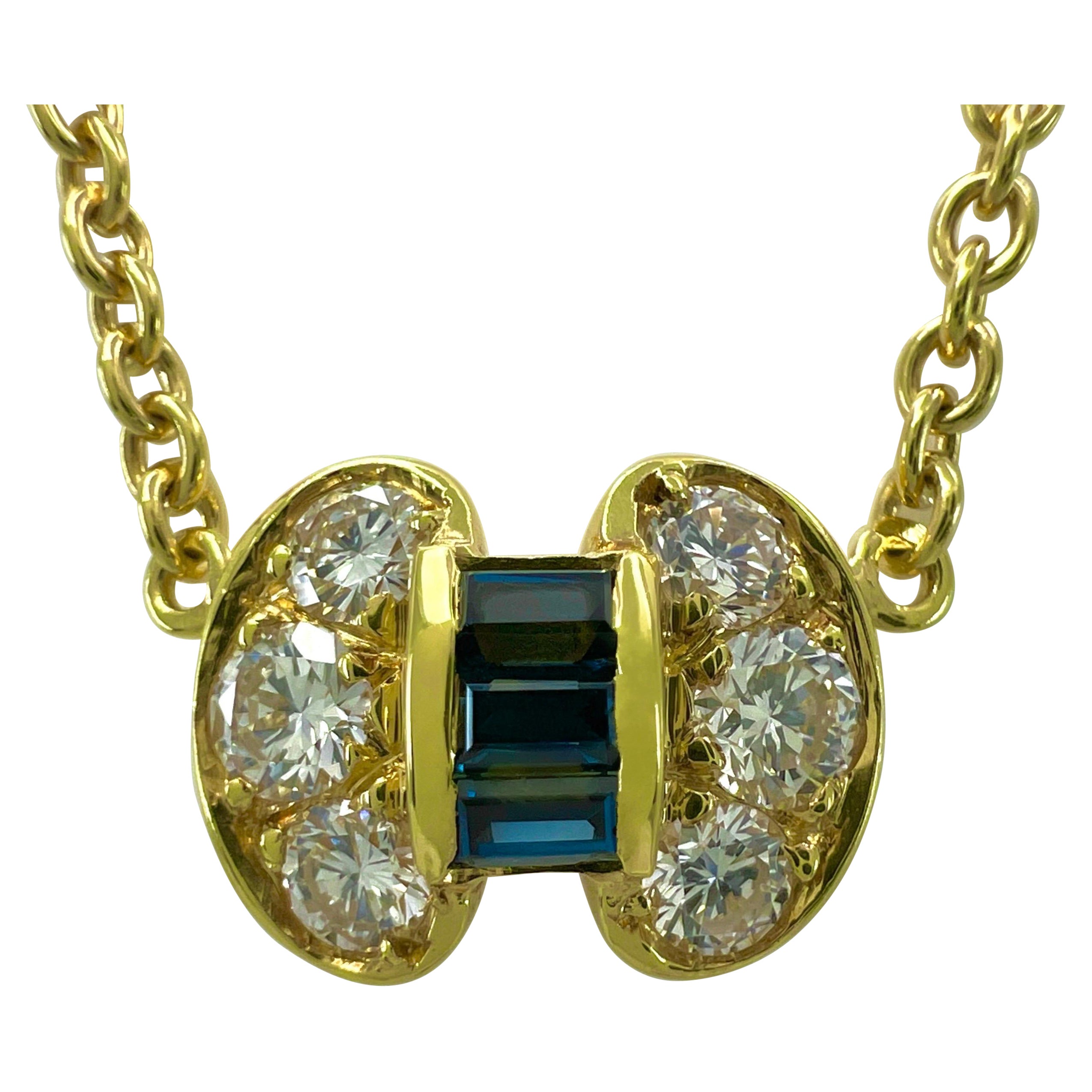 Vintage Van Cleef & Arpels Collana con fiocco di diamanti e zaffiri blu in oro 18k in vendita
