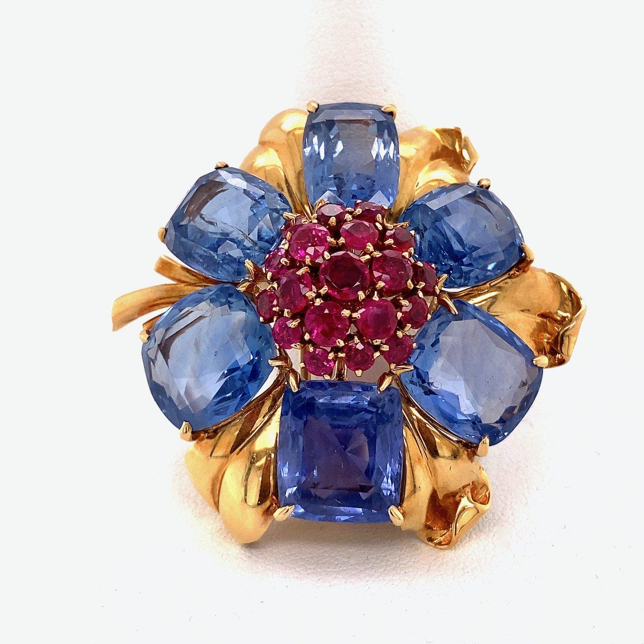Retro Vintage Van Cleef & Arpels Blue Sapphire & Ruby Brooch, 18KT Yellow Gold For Sale