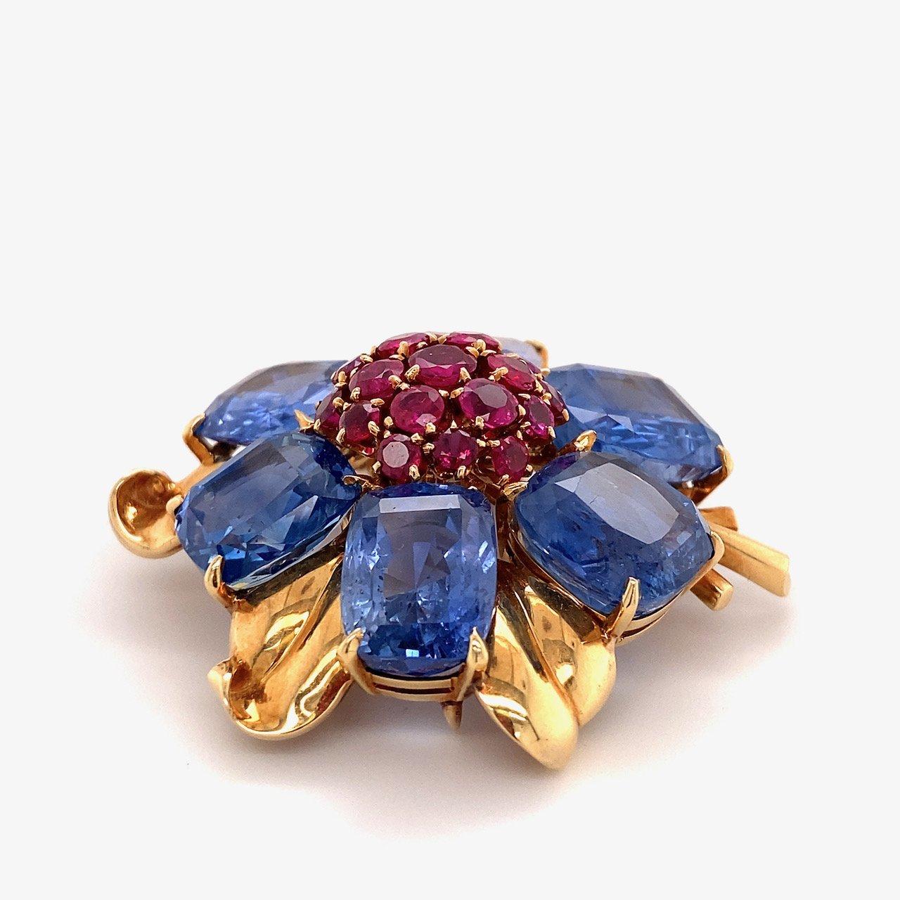 Cushion Cut Vintage Van Cleef & Arpels Blue Sapphire & Ruby Brooch, 18KT Yellow Gold For Sale
