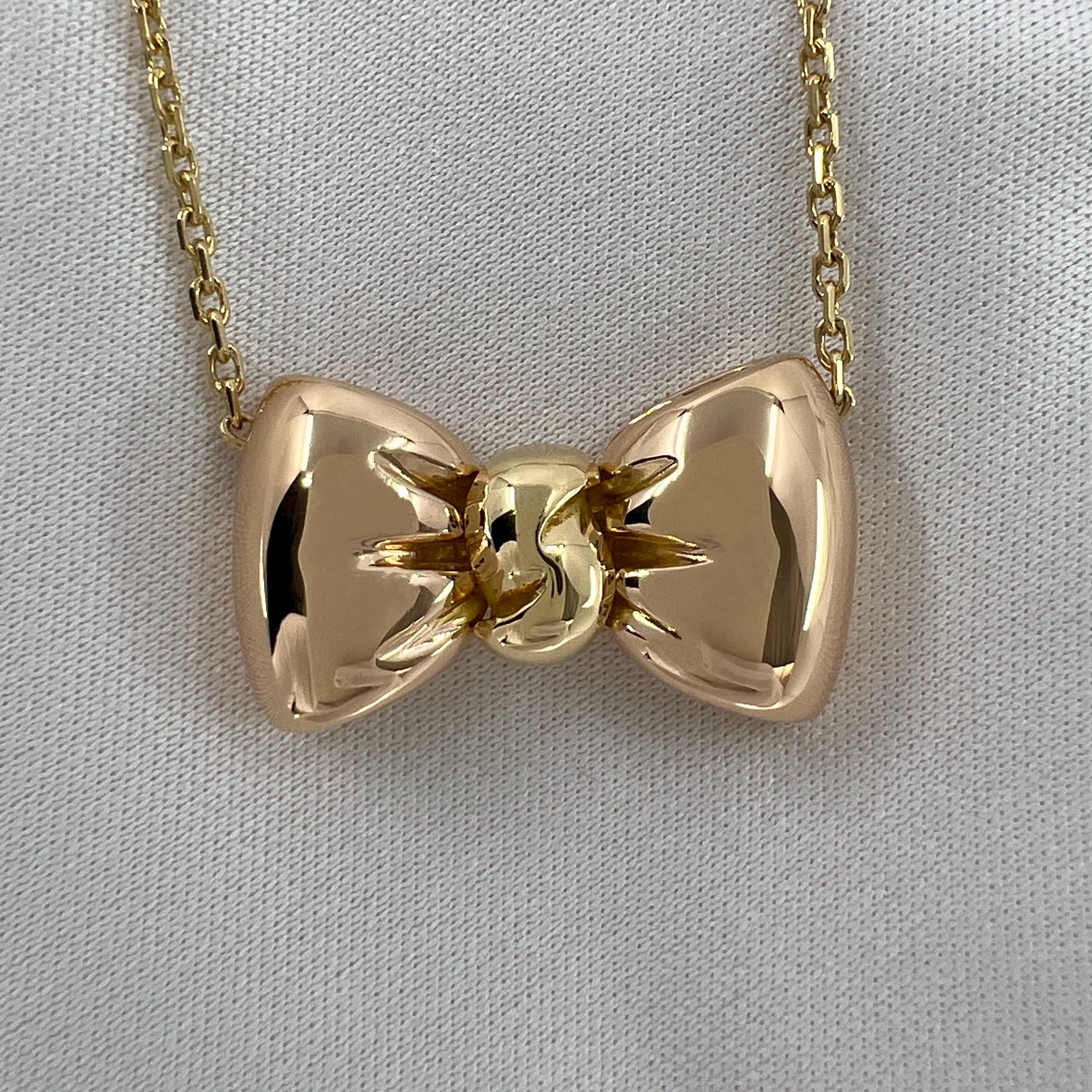 Vintage Van Cleef & Arpels Bow Ribbon 18k Yellow & Rose Gold Pendant Necklace In Excellent Condition For Sale In Birmingham, GB