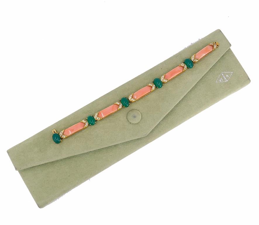Vintage Van Cleef & Arpels Bracelet Gold Coral Gemstones French Estate Jewelry In Good Condition For Sale In Beverly Hills, CA