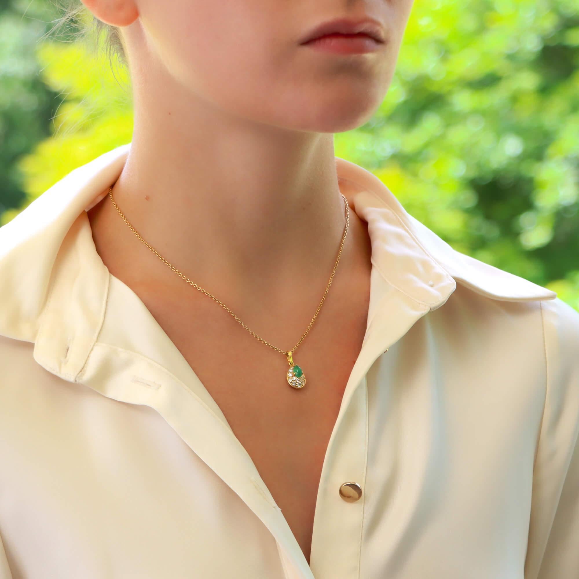 A beautiful vintage Van Cleef & Arpels chrysoprase and diamond pendant set in 18k yellow gold.

The pendant is set in an elegant tear drop shape, pave set with sparkly round brilliant cut diamonds and a cabochon chrysoprase stone. The central
