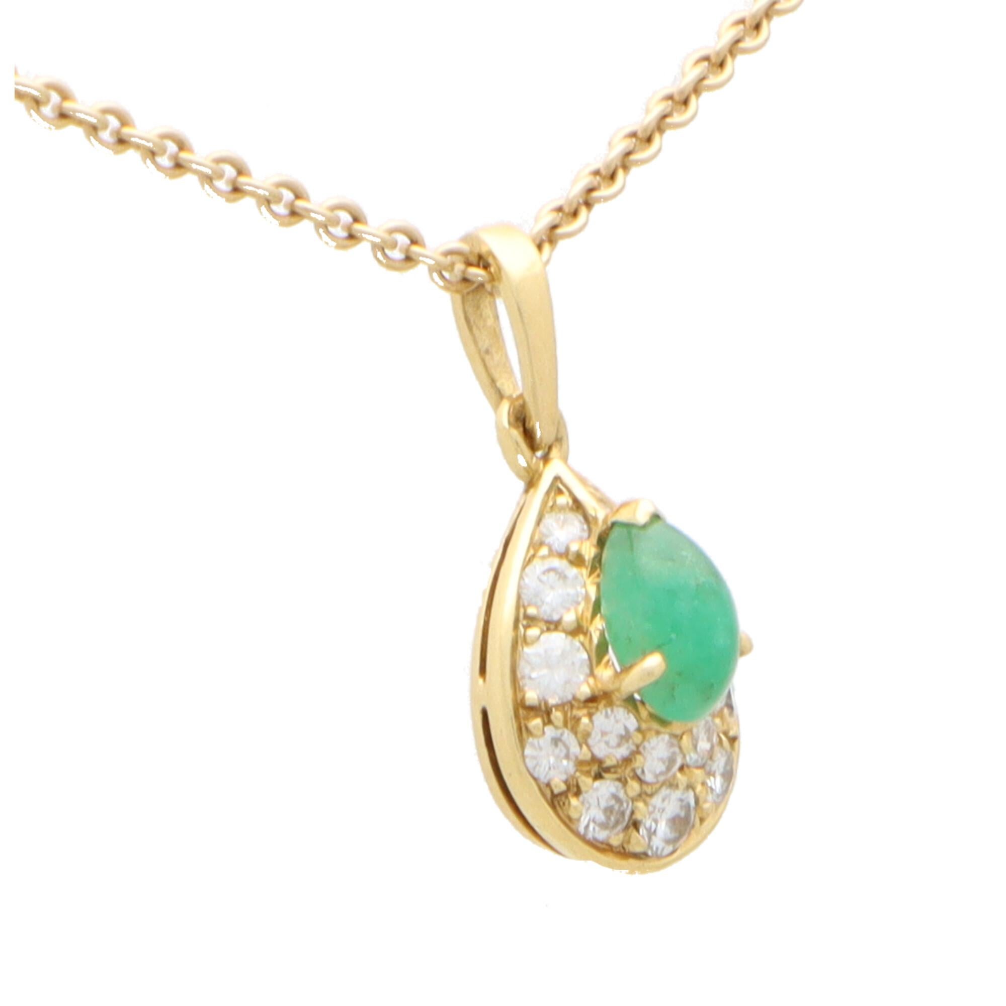 Vintage Van Cleef & Arpels Chrysoprase and Diamond Pendant in 18k Gold In Excellent Condition For Sale In London, GB