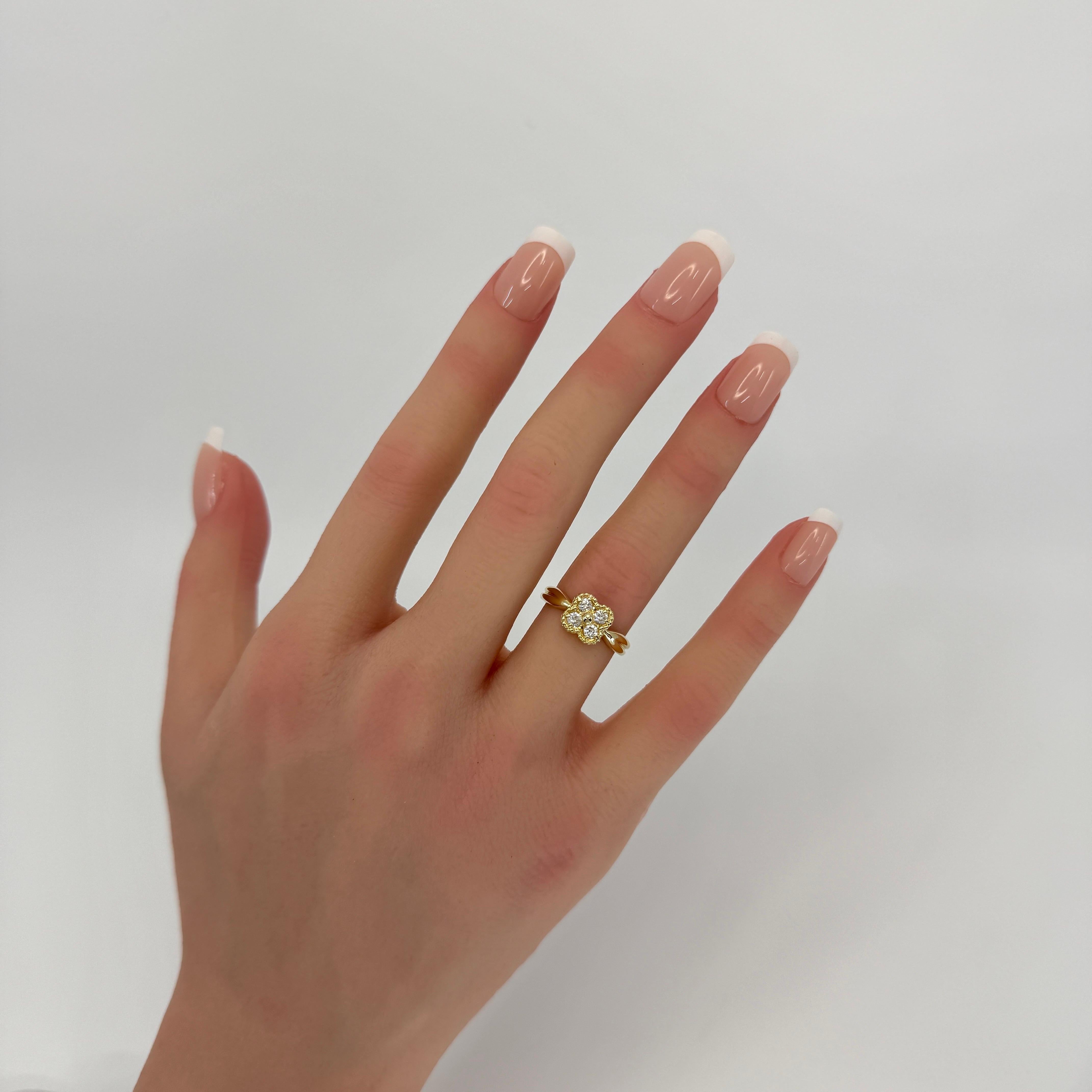 Vintage Van Cleef & Arpels Diamond 18k Yellow Gold Arno Alhambra Flower Ring For Sale 2