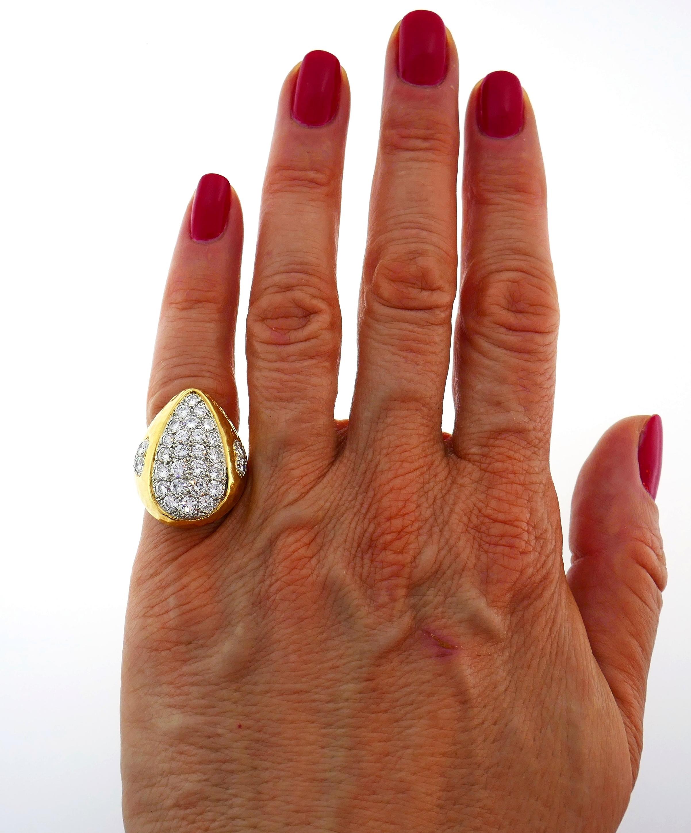 Bold and articulated diamond cocktail ring created by Van Cleef & Arpels in the 1980s. French chic and wearable, the ring is a great addition to your jewelry collection.
It is made of 18 karat (tested) yellow gold micropave set with round brilliant
