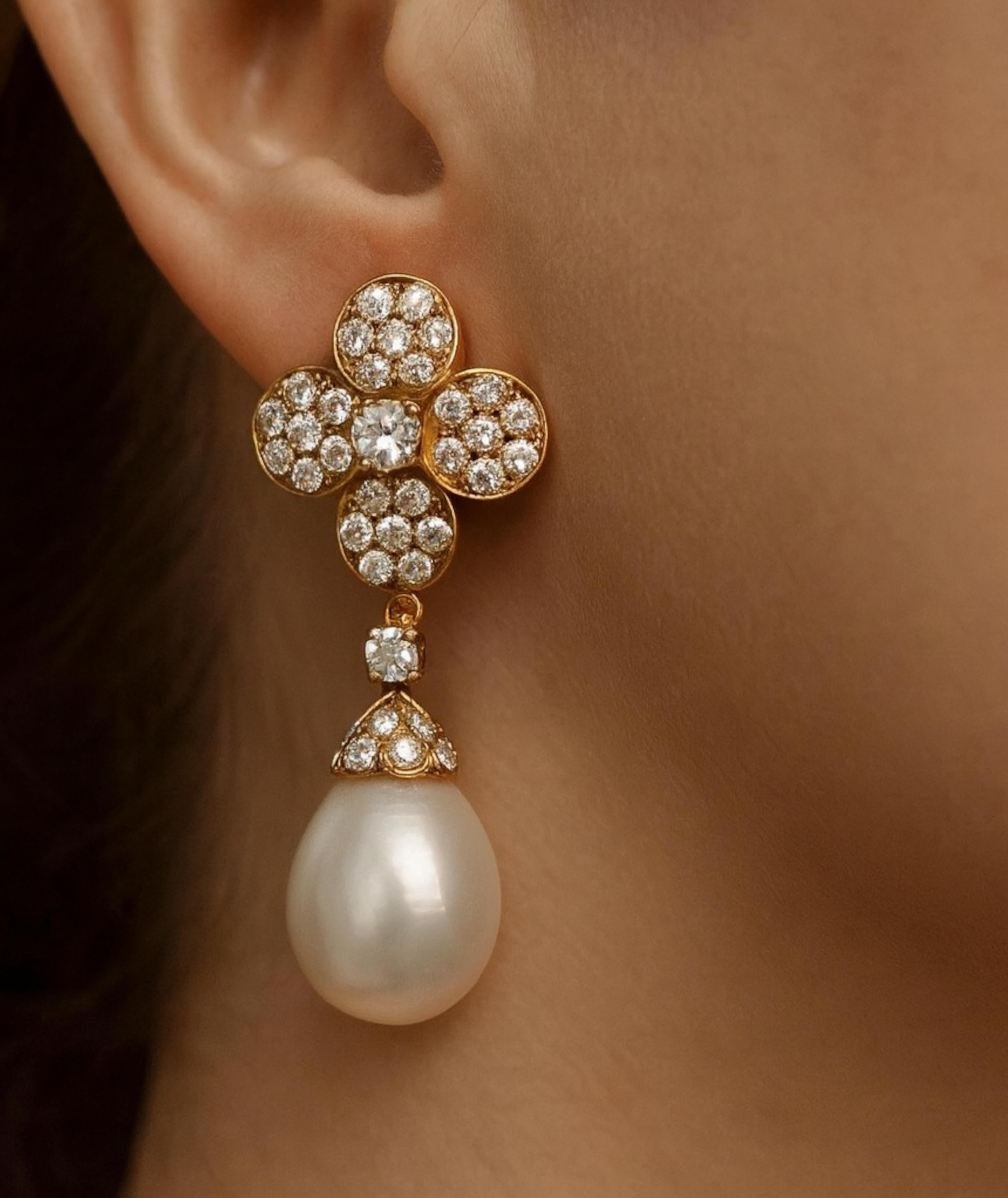Vintage Van Cleef & Arpels Diamant- und Perlentropfen-Ohrringe aus 18K Gelbgold (Rundschliff) im Angebot