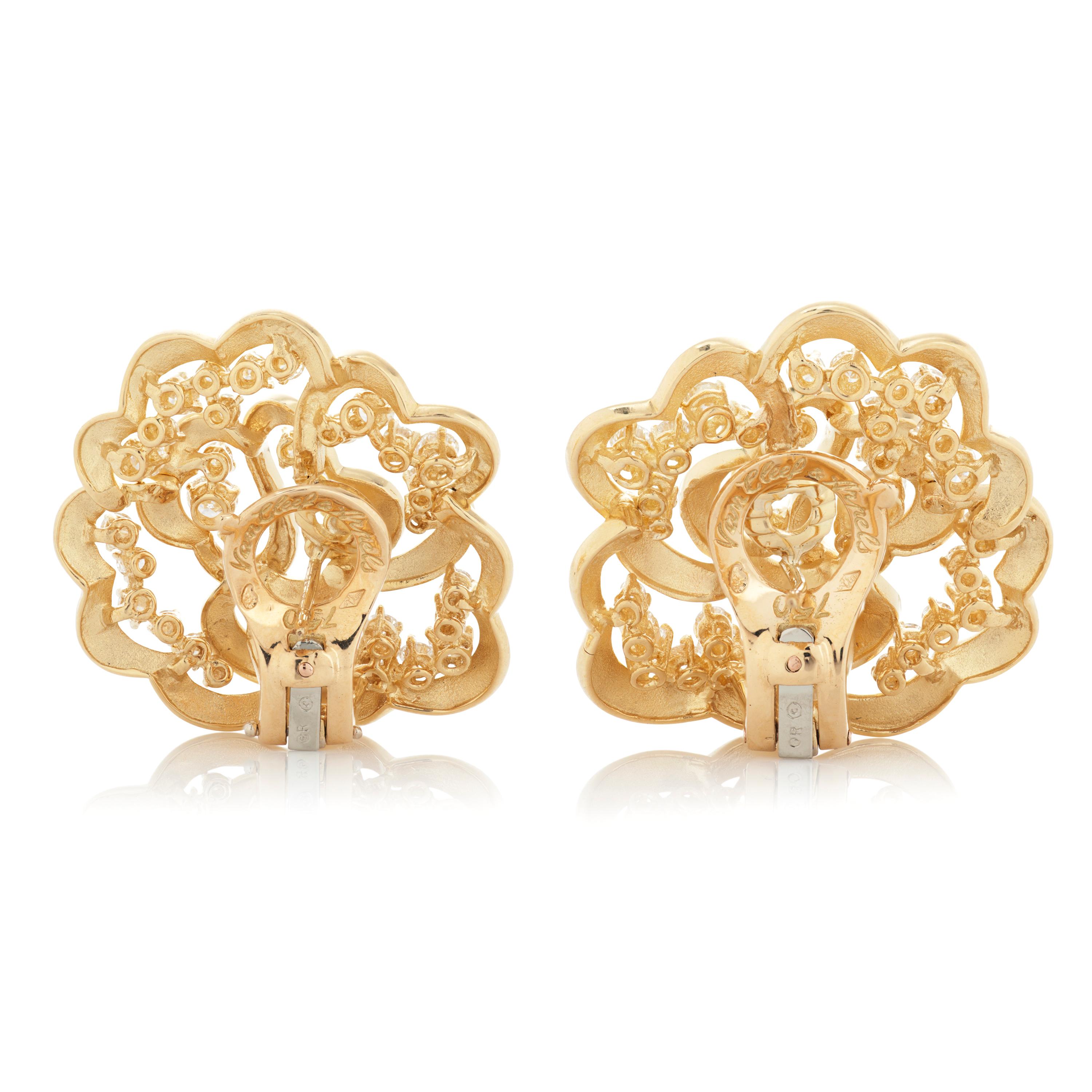 Van Cleef & Arpels: 18 Karat Gelbgold Diamant-Blumen-Ohrringe mit Tasche im Zustand „Gut“ im Angebot in Philadelphia, PA