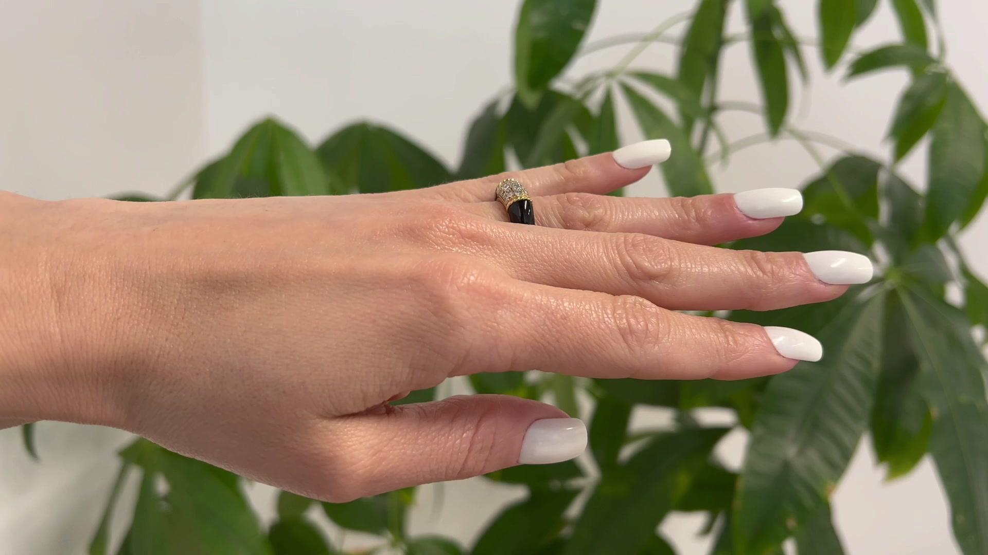 Philippinischer Vintage Van Cleef & Arpels Diamant-Onyx-Ring aus 18 Karat Gelbgold im Zustand „Gut“ in Beverly Hills, CA