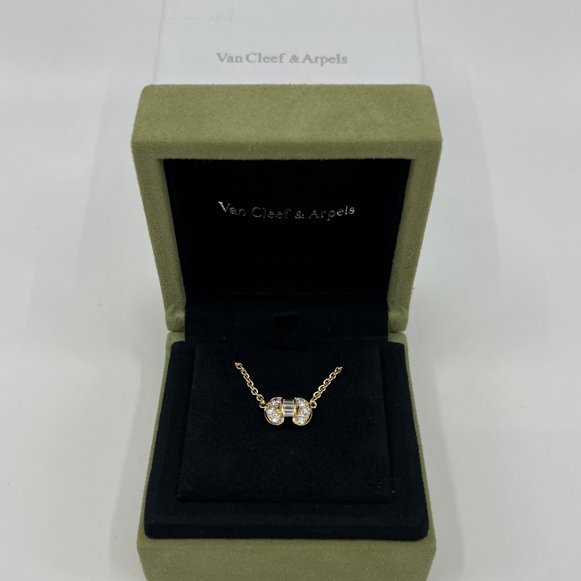 Vintage Van Cleef & Arpels Diamond Ribbon Bow 18k Yellow Gold Pendant Necklace For Sale 4