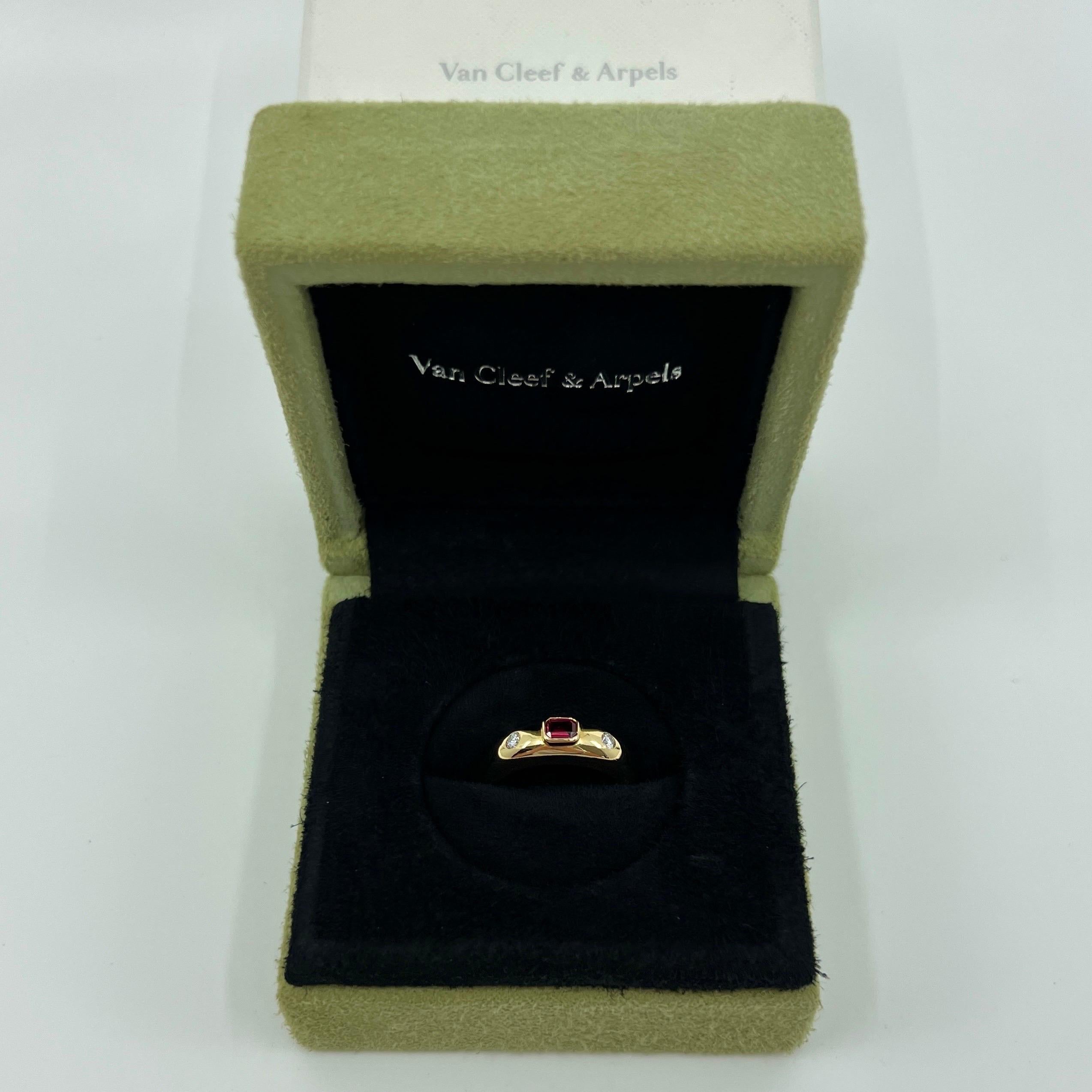 Van Cleef & Arpels Siegelring mit drei Steinen, Smaragdschliff Rubin & Diamant im Zustand „Gut“ in Birmingham, GB