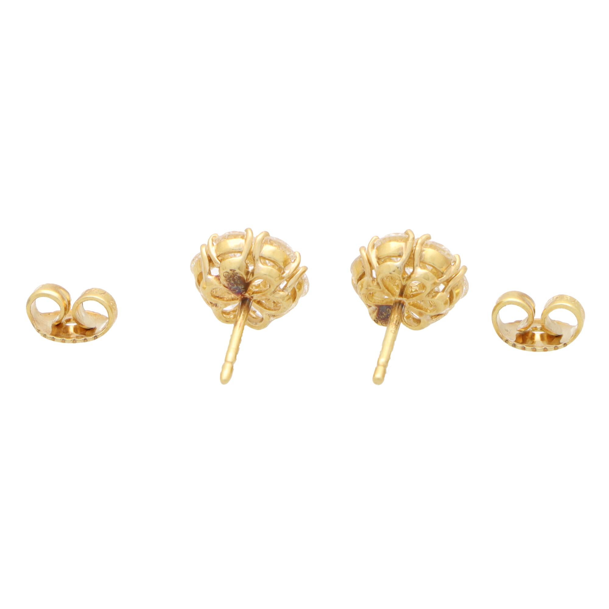 Round Cut Vintage Van Cleef & Arpels Fleurette Diamond Cluster Stud Earrings in 18k Gold
