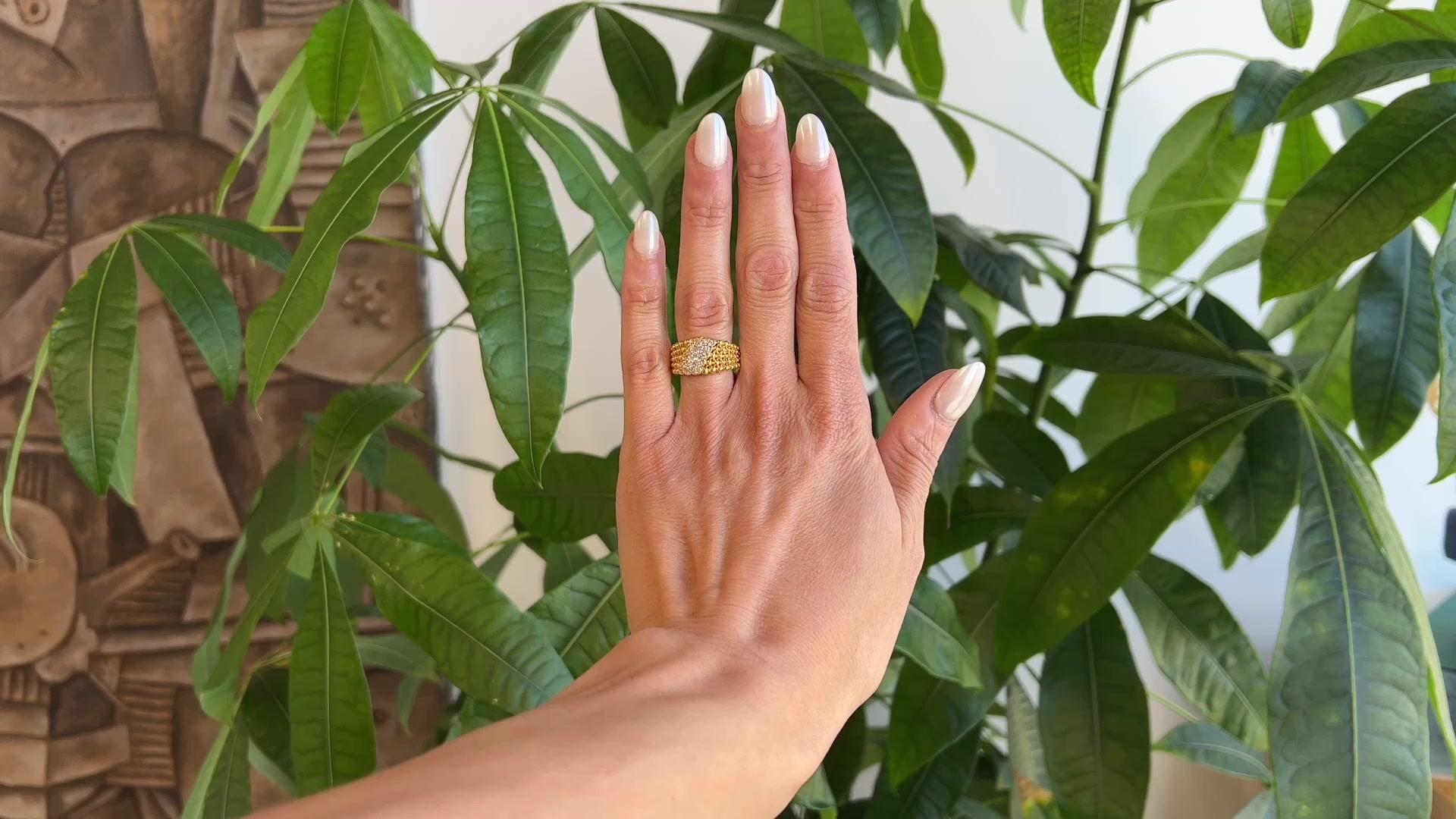 Ein Vintage Van Cleef & Arpels Französisch 0,57 Karat Diamant 18 Karat Gelbgold Ring. Mit 15 runden Diamanten im Brillantschliff mit einem Gesamtgewicht von 0,57 Karat, eingestuft in Farbe D-E und Reinheit VVS. Gefertigt aus 18 Karat Gelbgold,