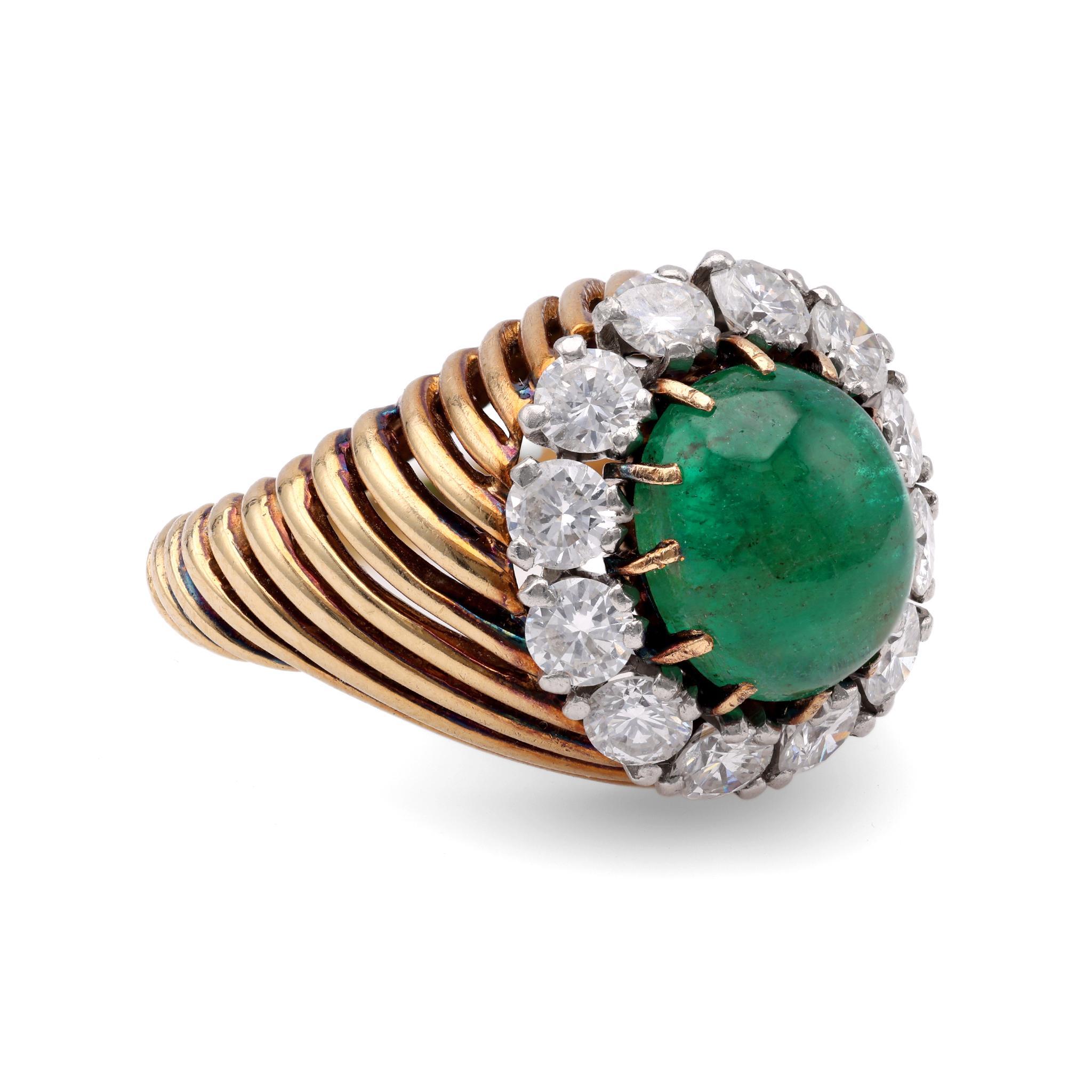 Cabochon Vintage Van Cleef & Arpels French Emerald Diamond 18k Yellow Gold Ring For Sale