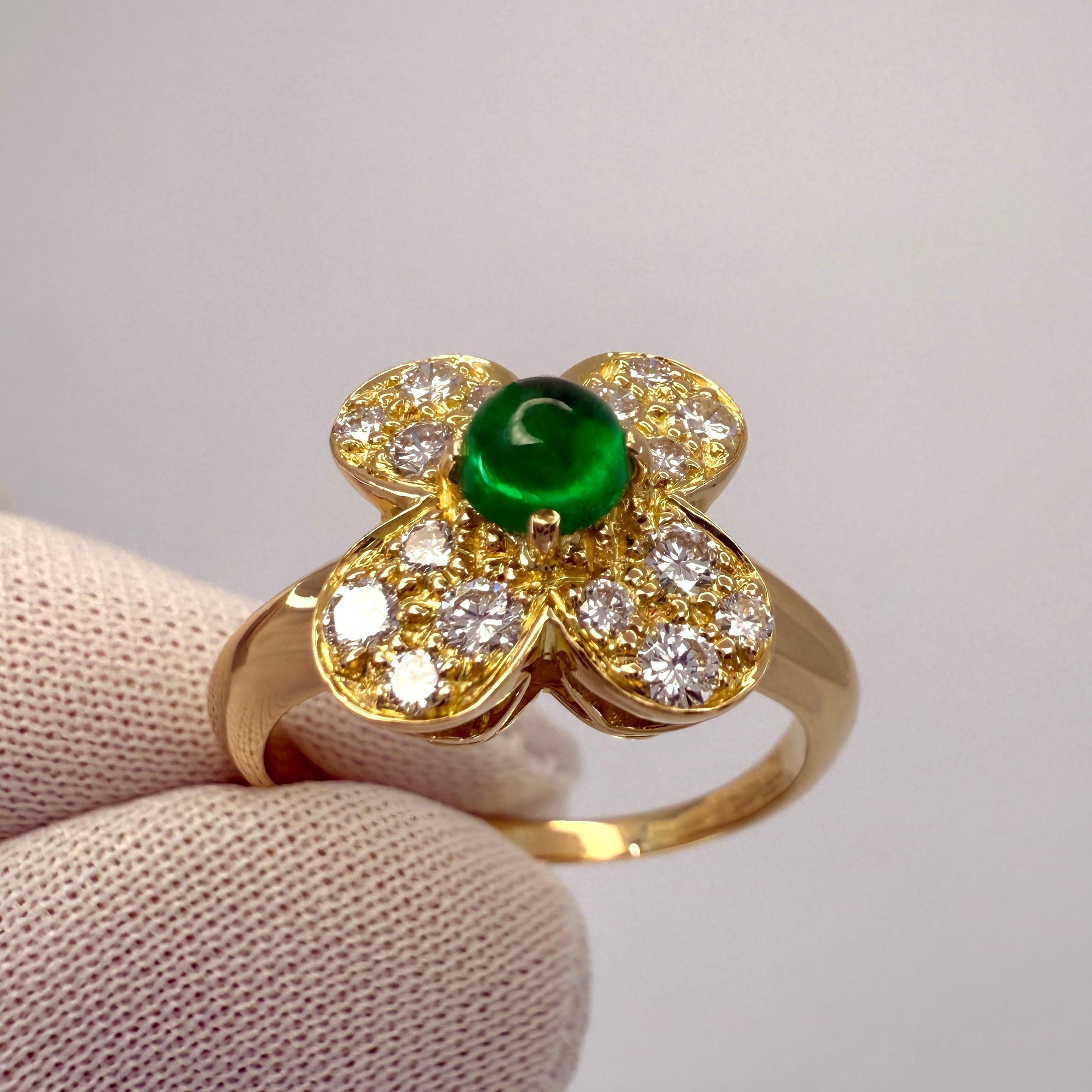 Vintage Van Cleef & Arpels Green Emerald & Diamond Trefle Alhambra Flower Ring In Excellent Condition For Sale In Birmingham, GB