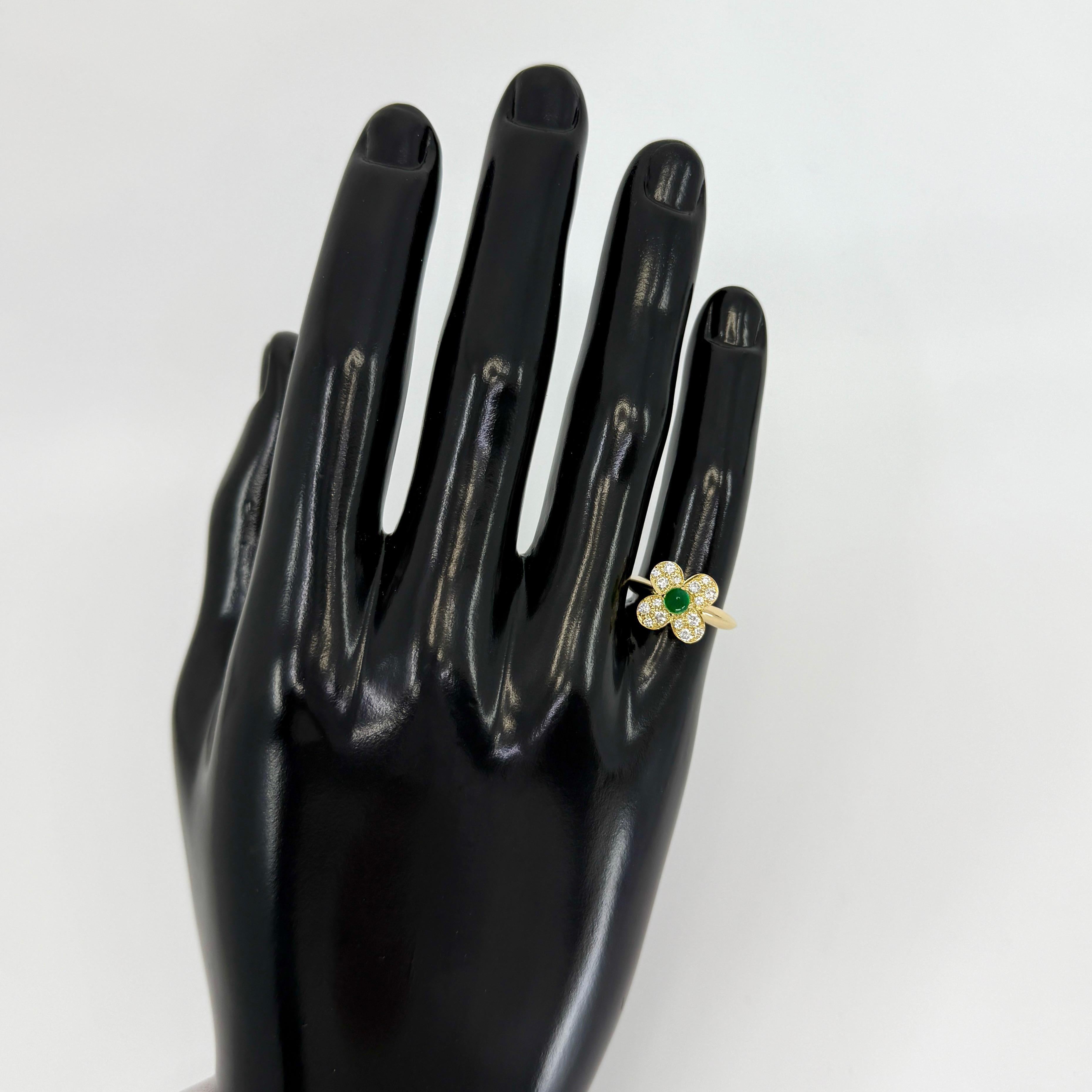 Women's or Men's Vintage Van Cleef & Arpels Green Emerald & Diamond Trefle Alhambra Flower Ring For Sale