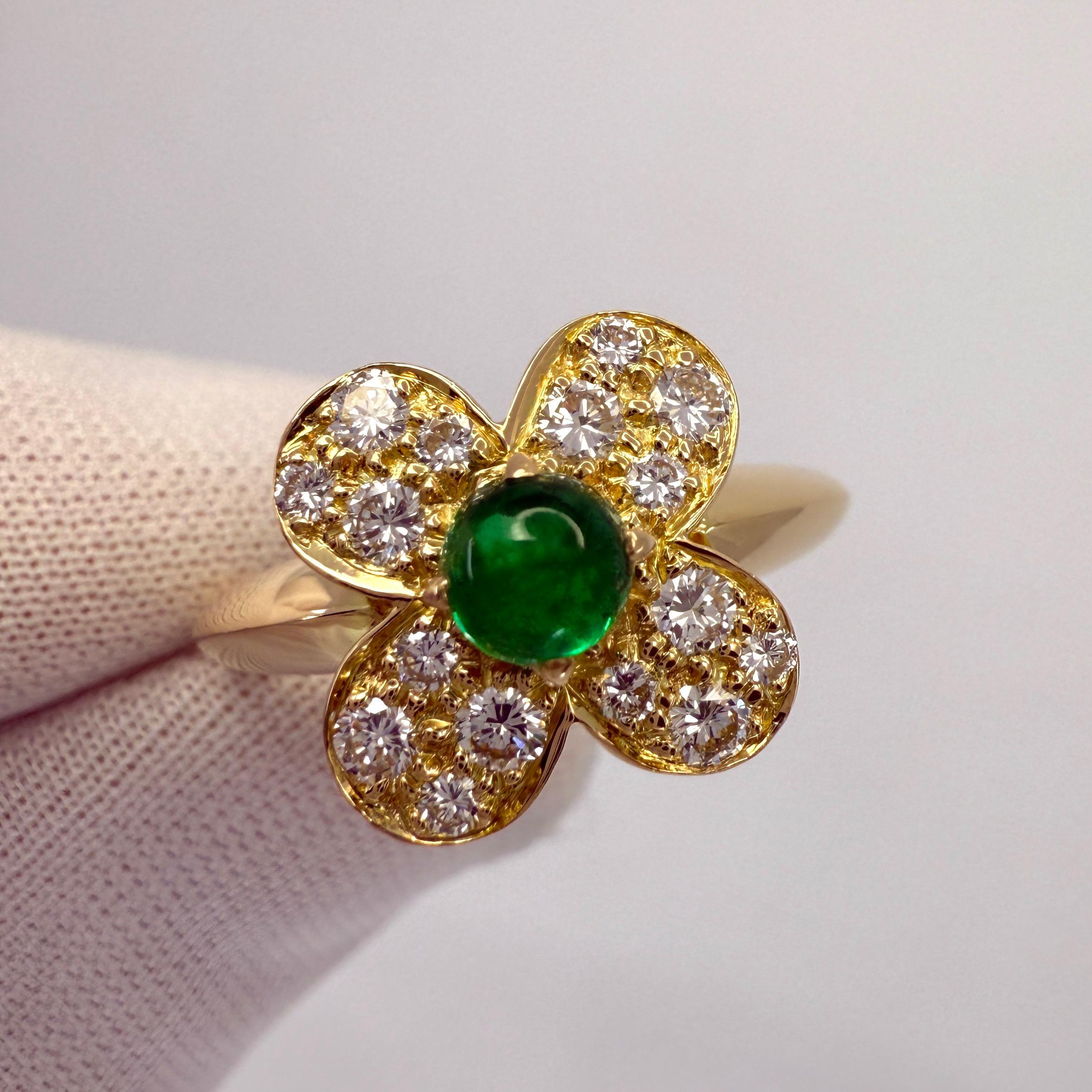 Vintage Van Cleef & Arpels Green Emerald & Diamond Trefle Alhambra Flower Ring For Sale 1