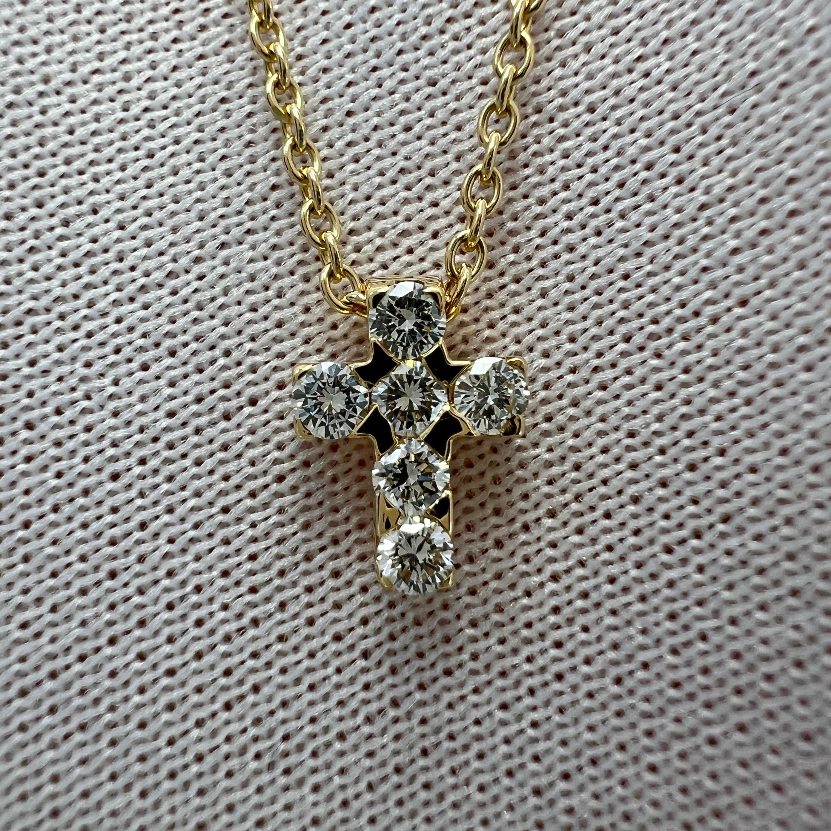 Vintage Van Cleef & Arpels Mini Cross Diamond 18k Yellow Gold Pendant Necklace In Excellent Condition For Sale In Birmingham, GB