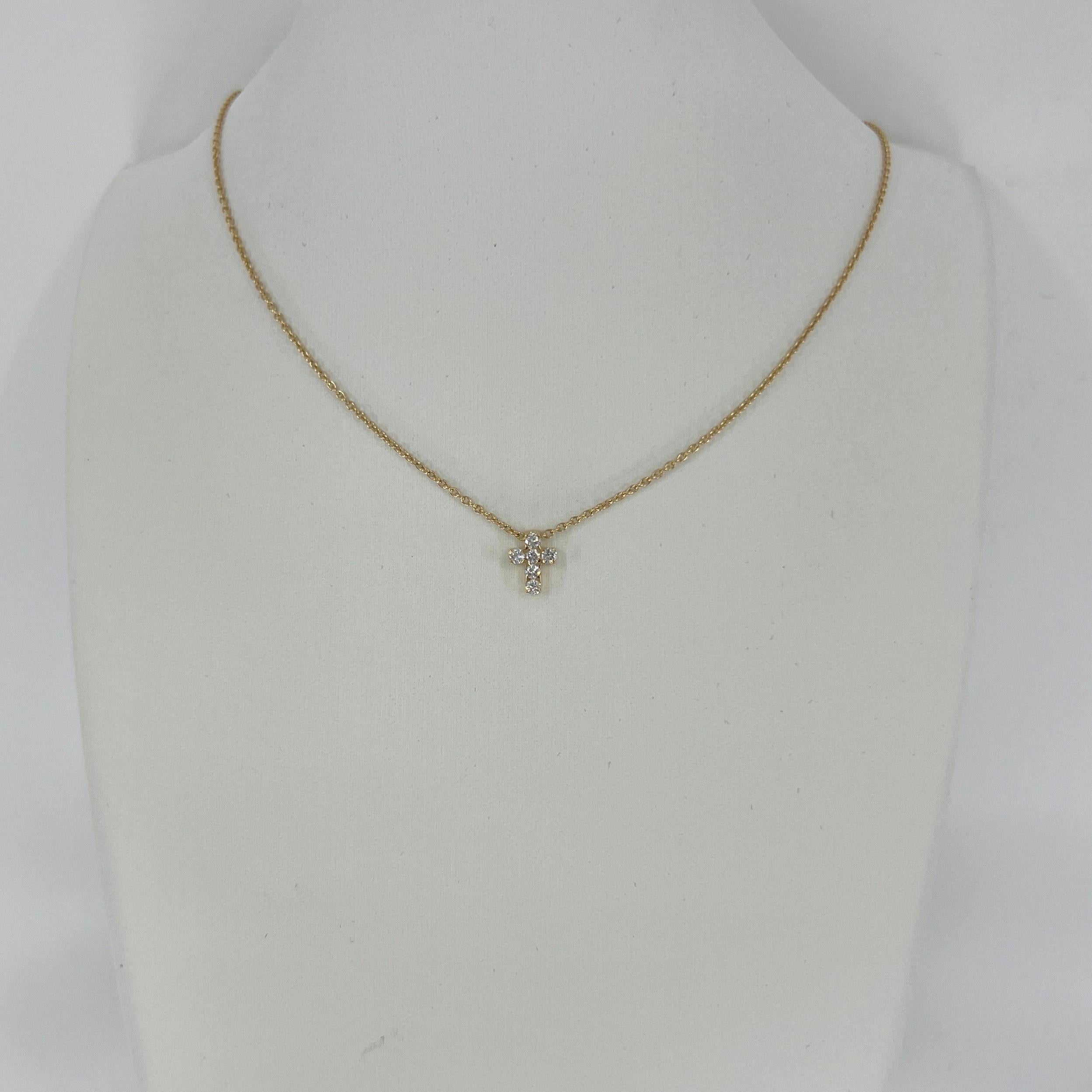 Women's or Men's Vintage Van Cleef & Arpels Mini Cross Diamond 18k Yellow Gold Pendant Necklace For Sale