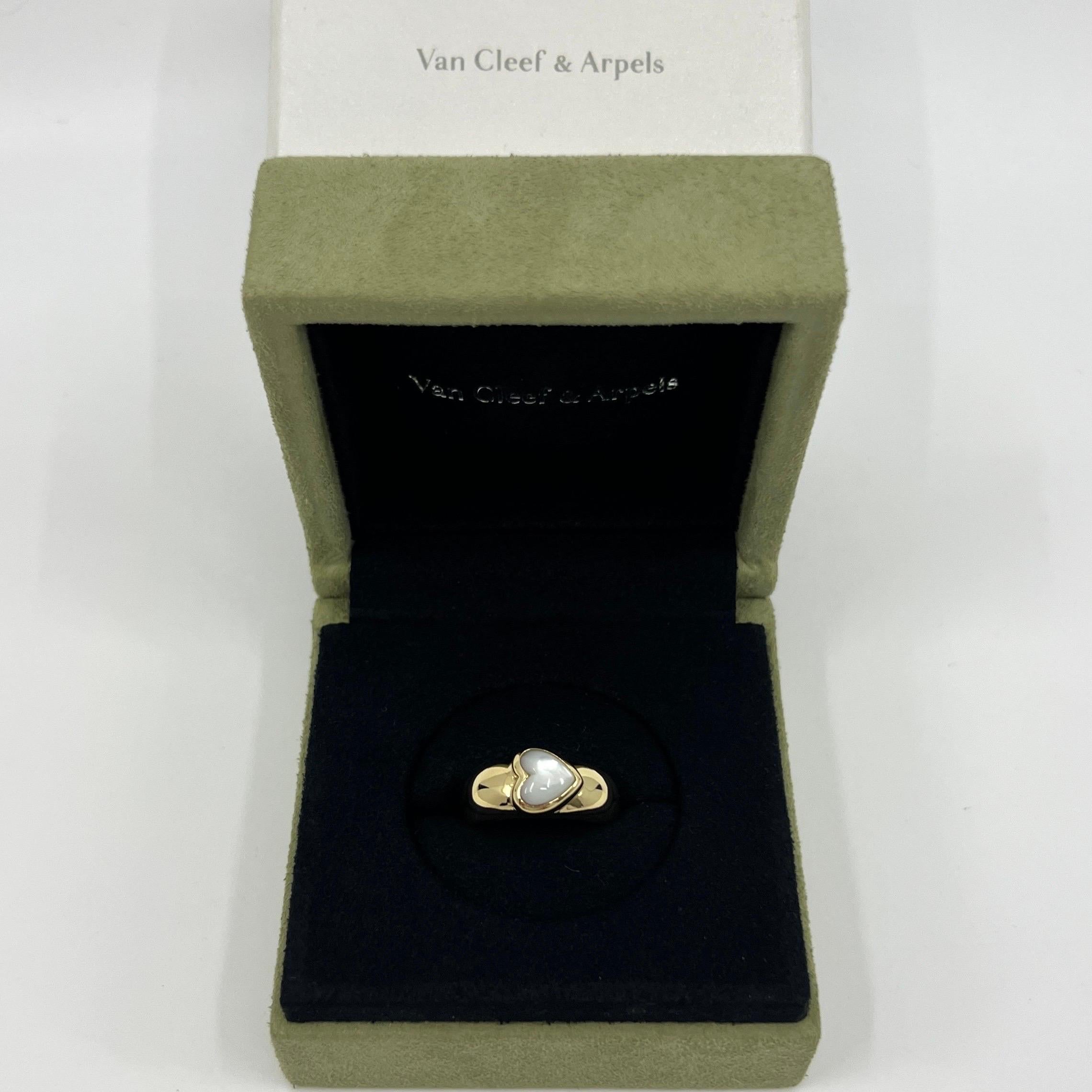 Vintage Van Cleef & Arpels Mother Of Pearl Heart Cut 18k Yellow Gold Dome Ring For Sale 6