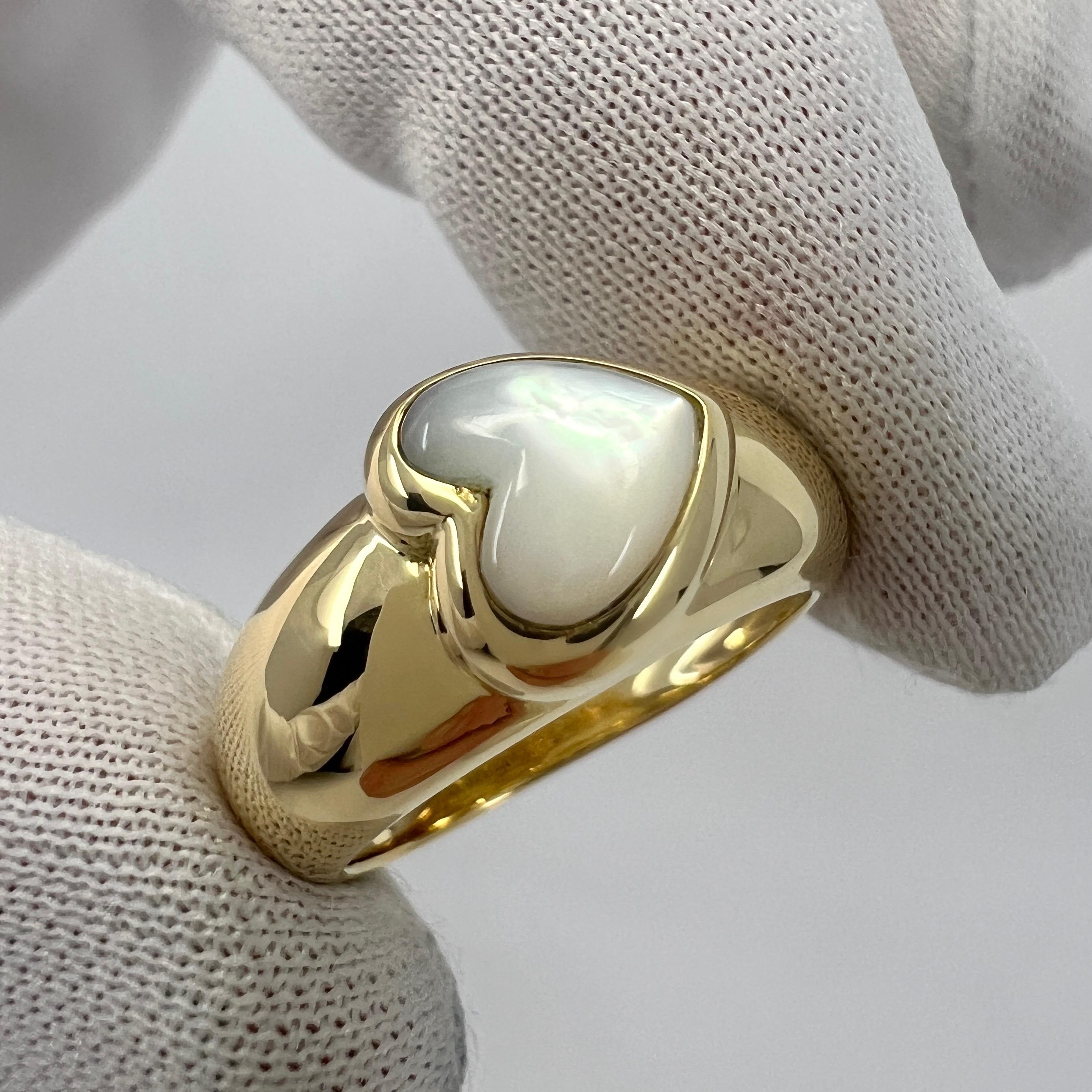 Vintage Van Cleef & Arpels Mother Of Pearl Heart Cut 18k Yellow Gold Dome Ring For Sale 7