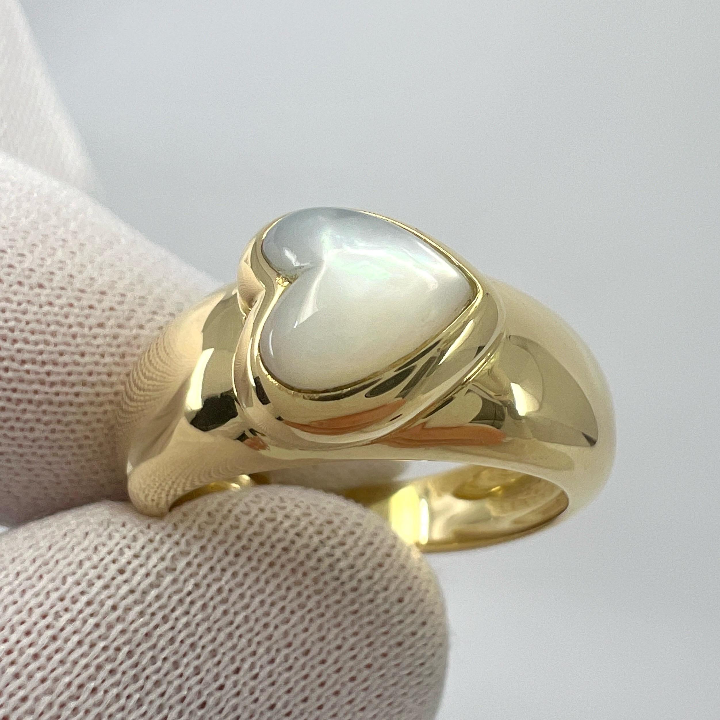 Vintage Van Cleef & Arpels Mother Of Pearl Heart Cut 18k Yellow Gold Dome Ring For Sale 8