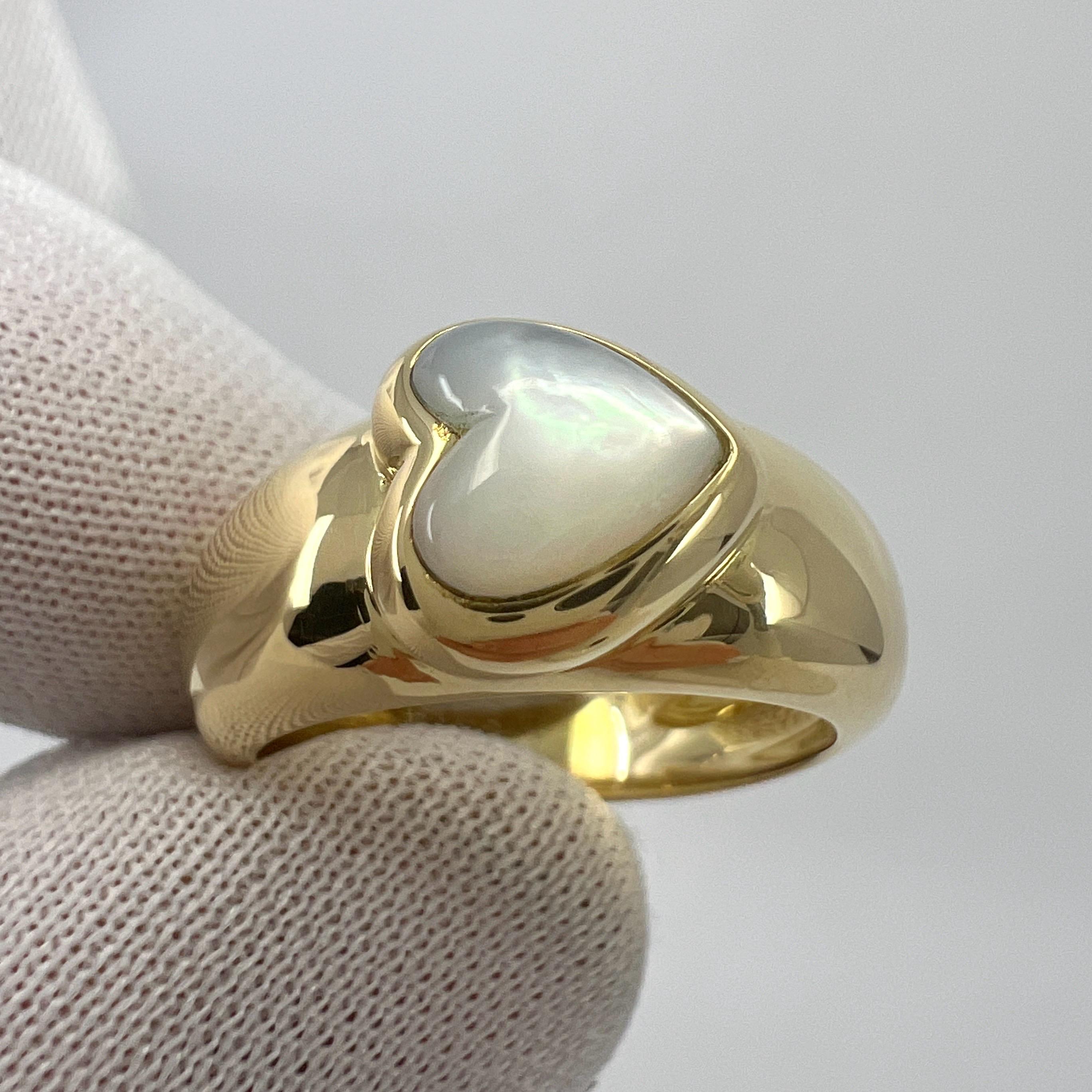 Vintage Van Cleef & Arpels Mother Of Pearl Heart Cut 18k Yellow Gold Dome Ring For Sale 1