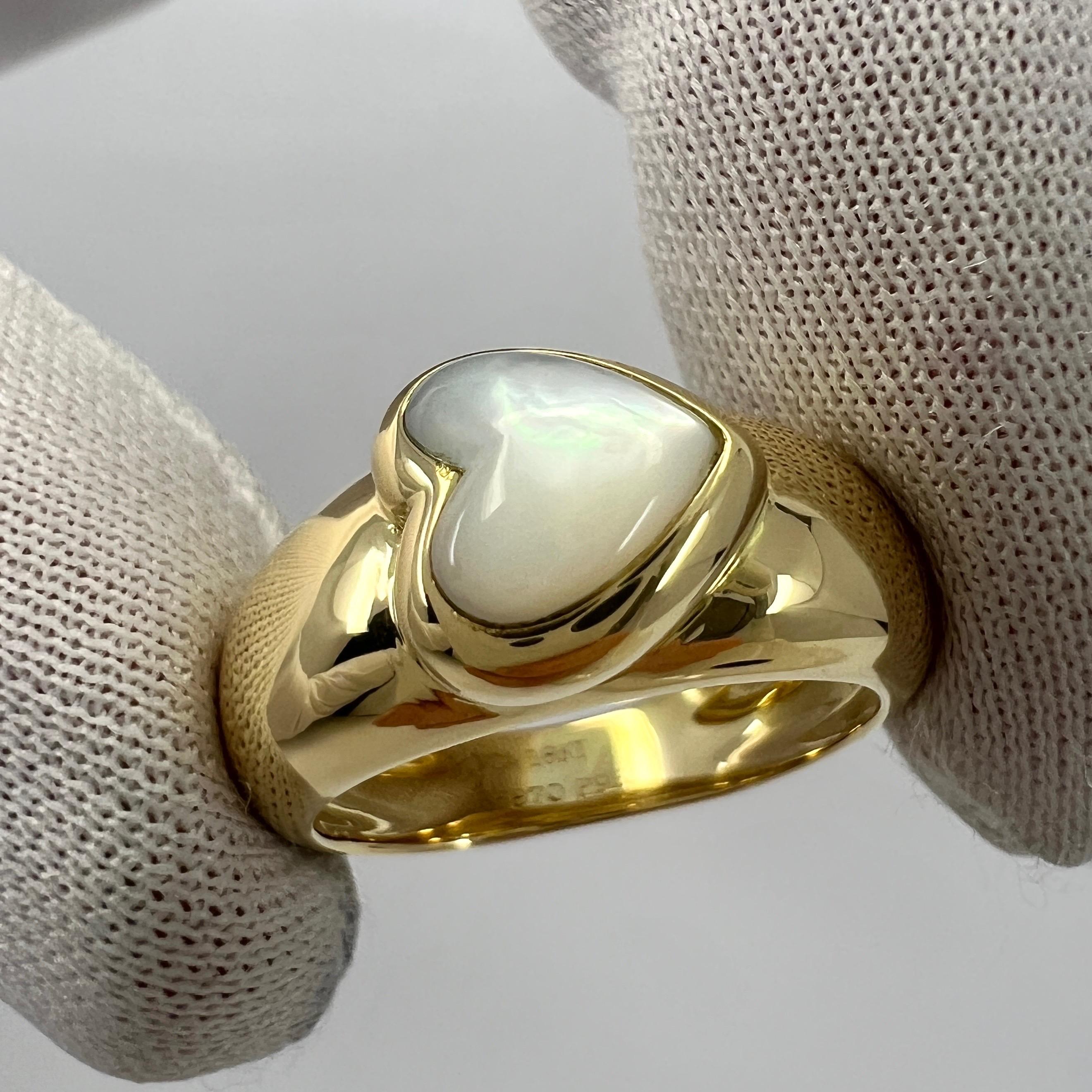 Vintage Van Cleef & Arpels Mother Of Pearl Heart Cut 18k Yellow Gold Dome Ring For Sale 4