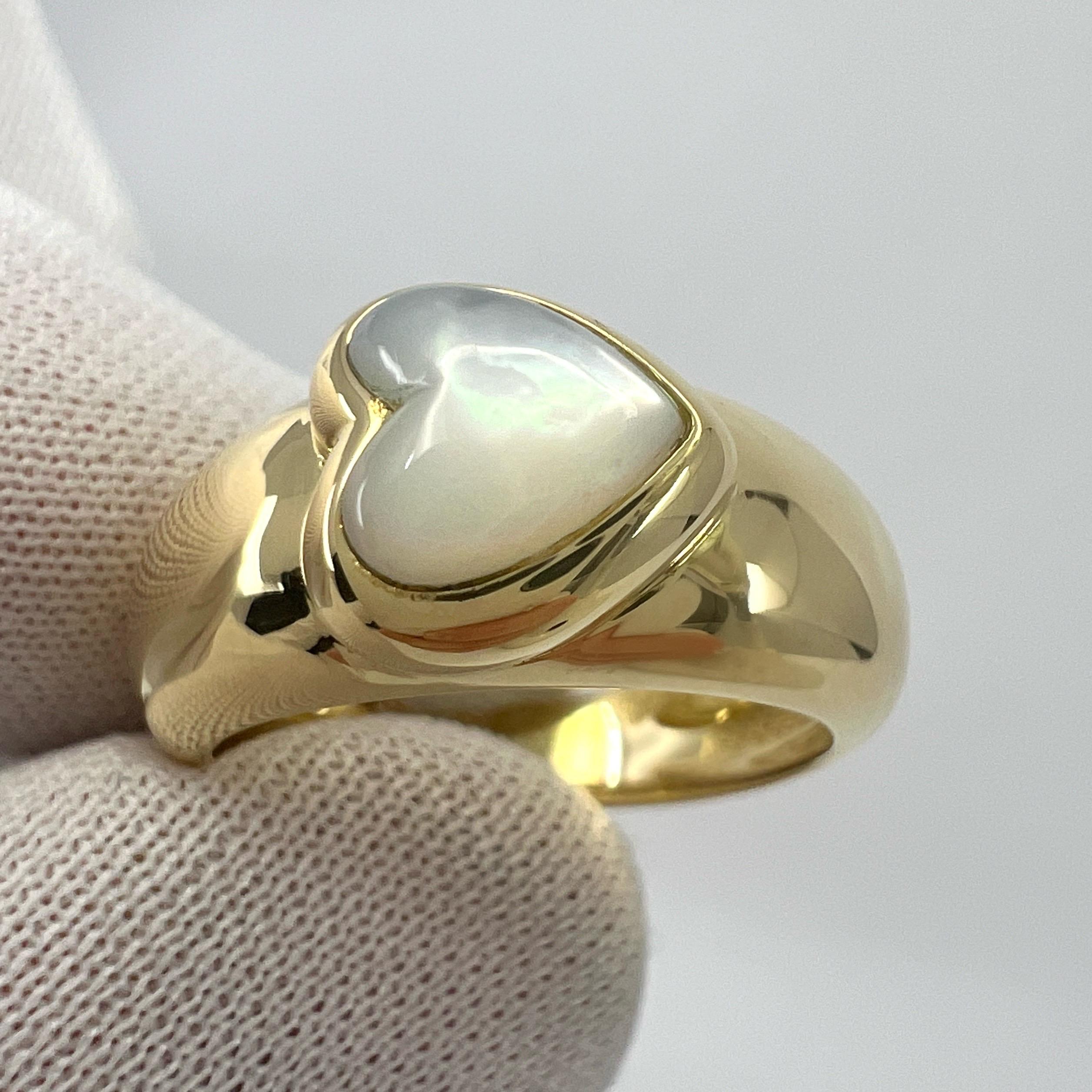 Vintage Van Cleef & Arpels Mother Of Pearl Heart Cut 18k Yellow Gold Dome Ring For Sale 5