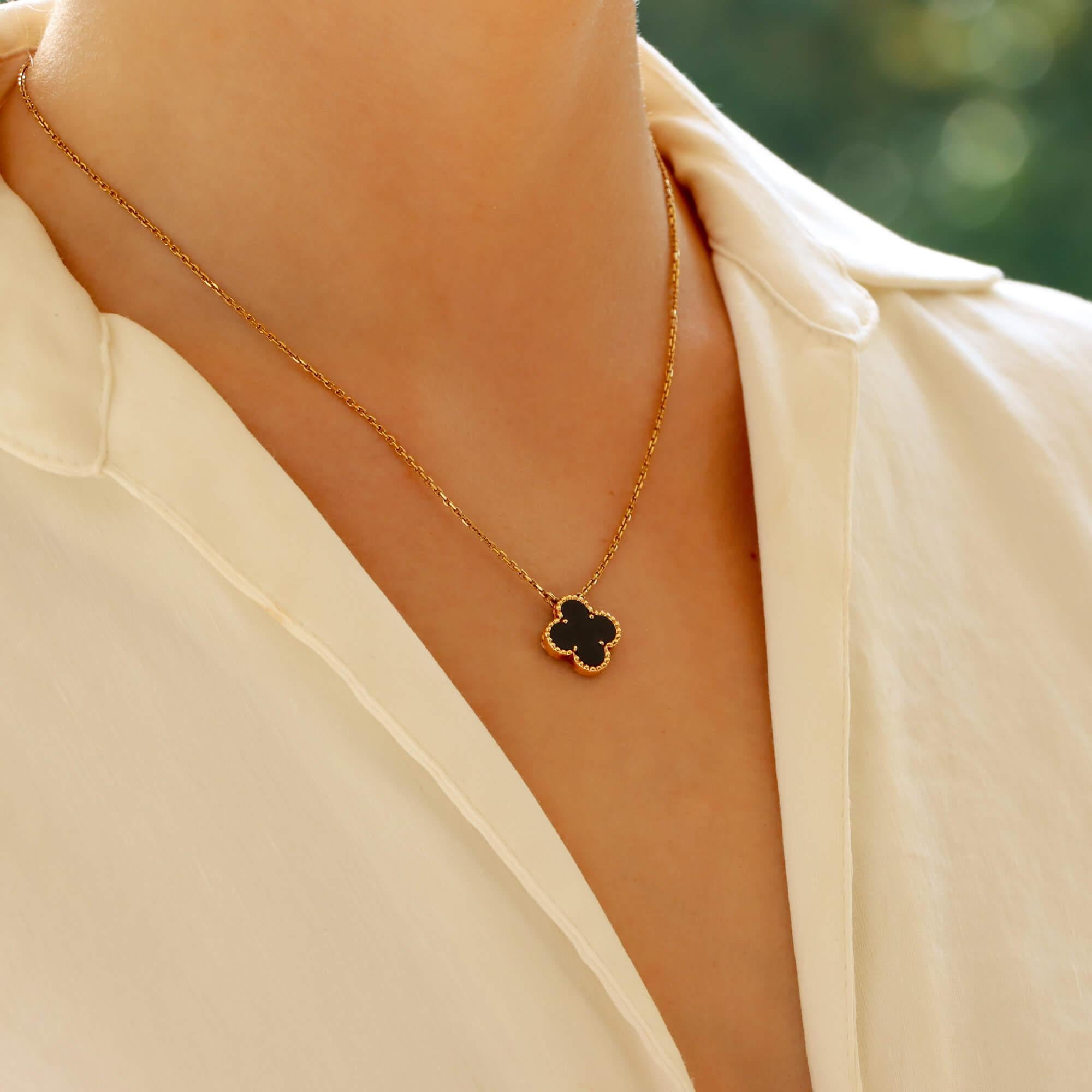 A beautiful vintage Van Cleef & Arpels onyx Alhambra pendant set in 18k yellow gold.

The pendant is set with the iconic Alhambra design and hangs from a 16-18-inch yellow gold trace chain.

Due to the design and size this pendant would make a
