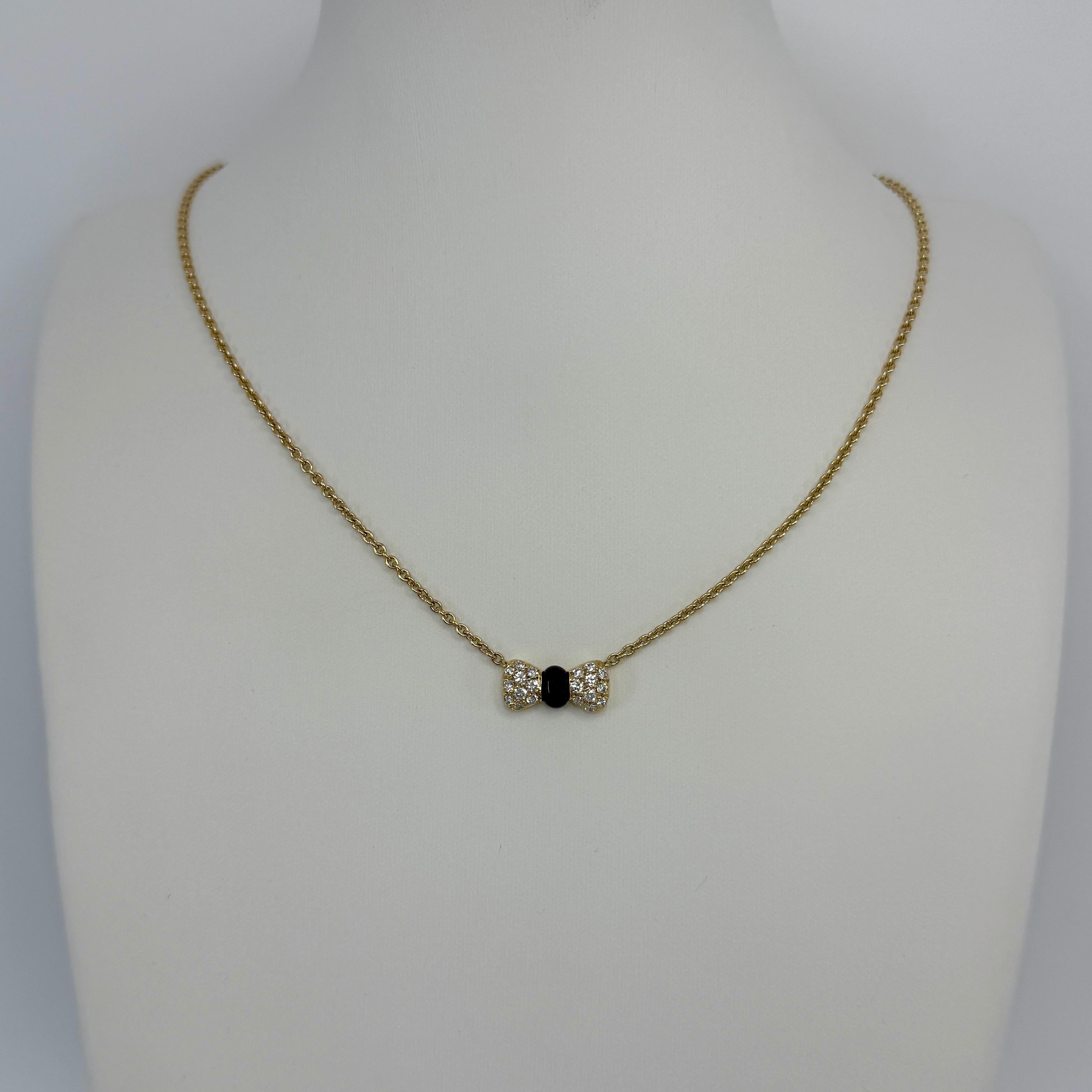 Vintage Van Cleef & Arpels Onyx Diamond 18k Yellow Gold Ribbon Pendant Necklace In Excellent Condition For Sale In Birmingham, GB