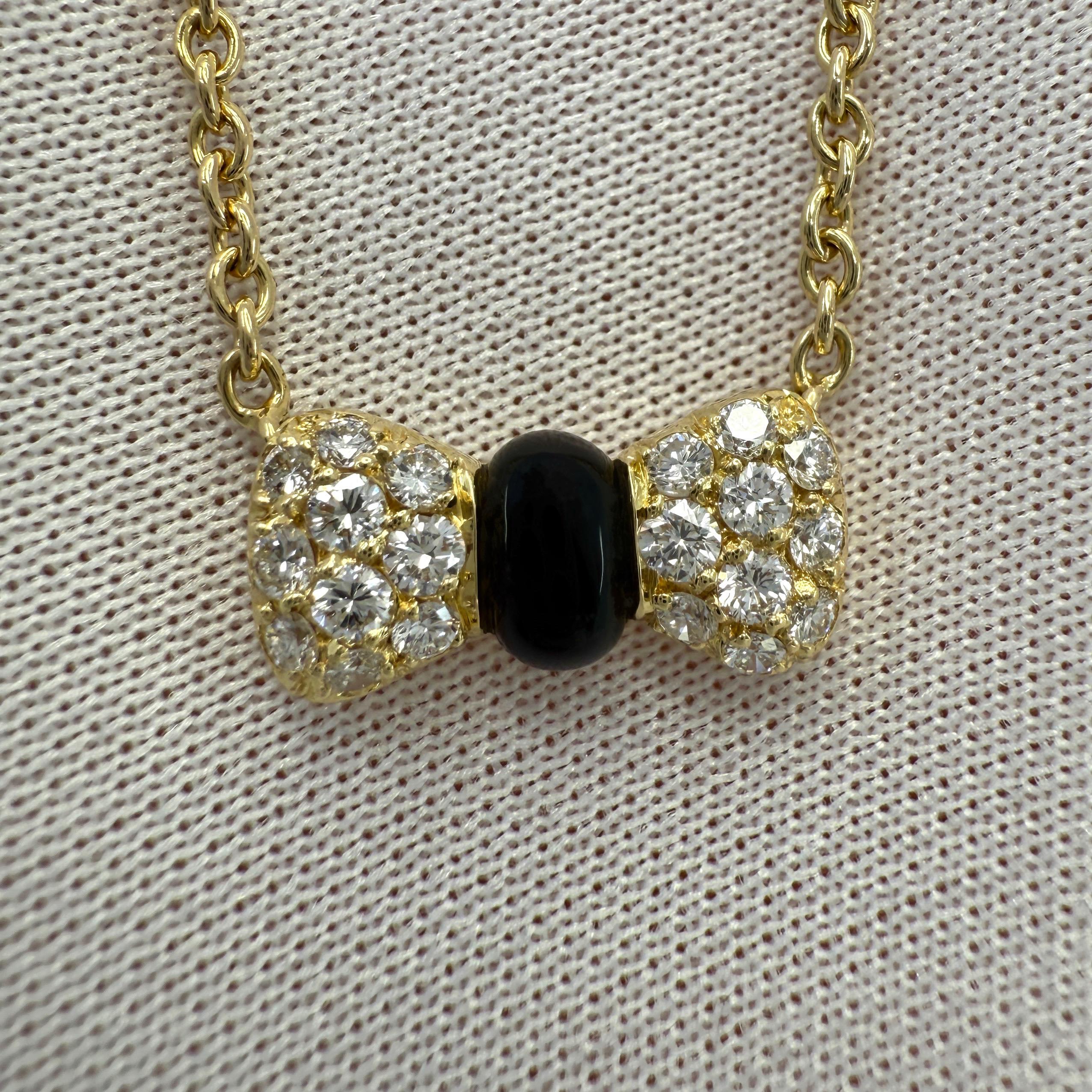 Women's or Men's Vintage Van Cleef & Arpels Onyx Diamond 18k Yellow Gold Ribbon Pendant Necklace For Sale
