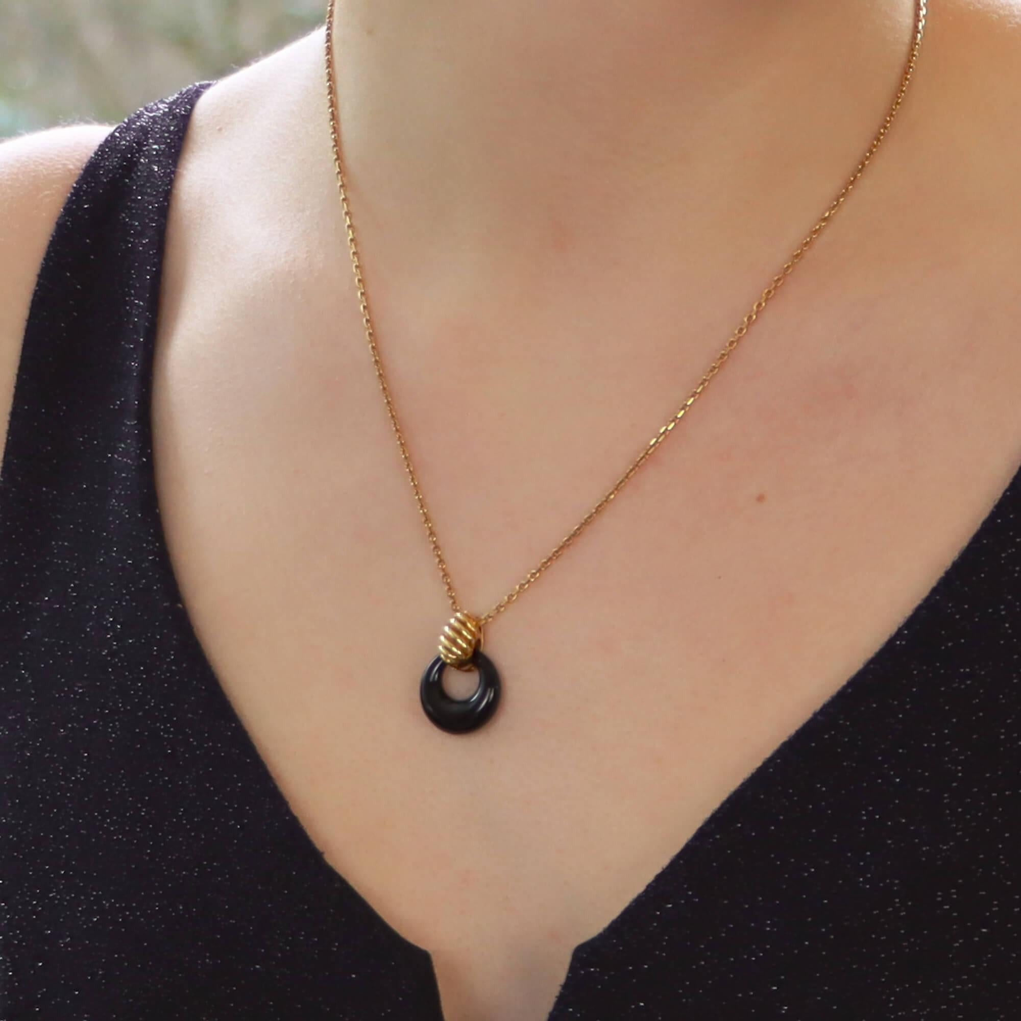 onyx gold necklace