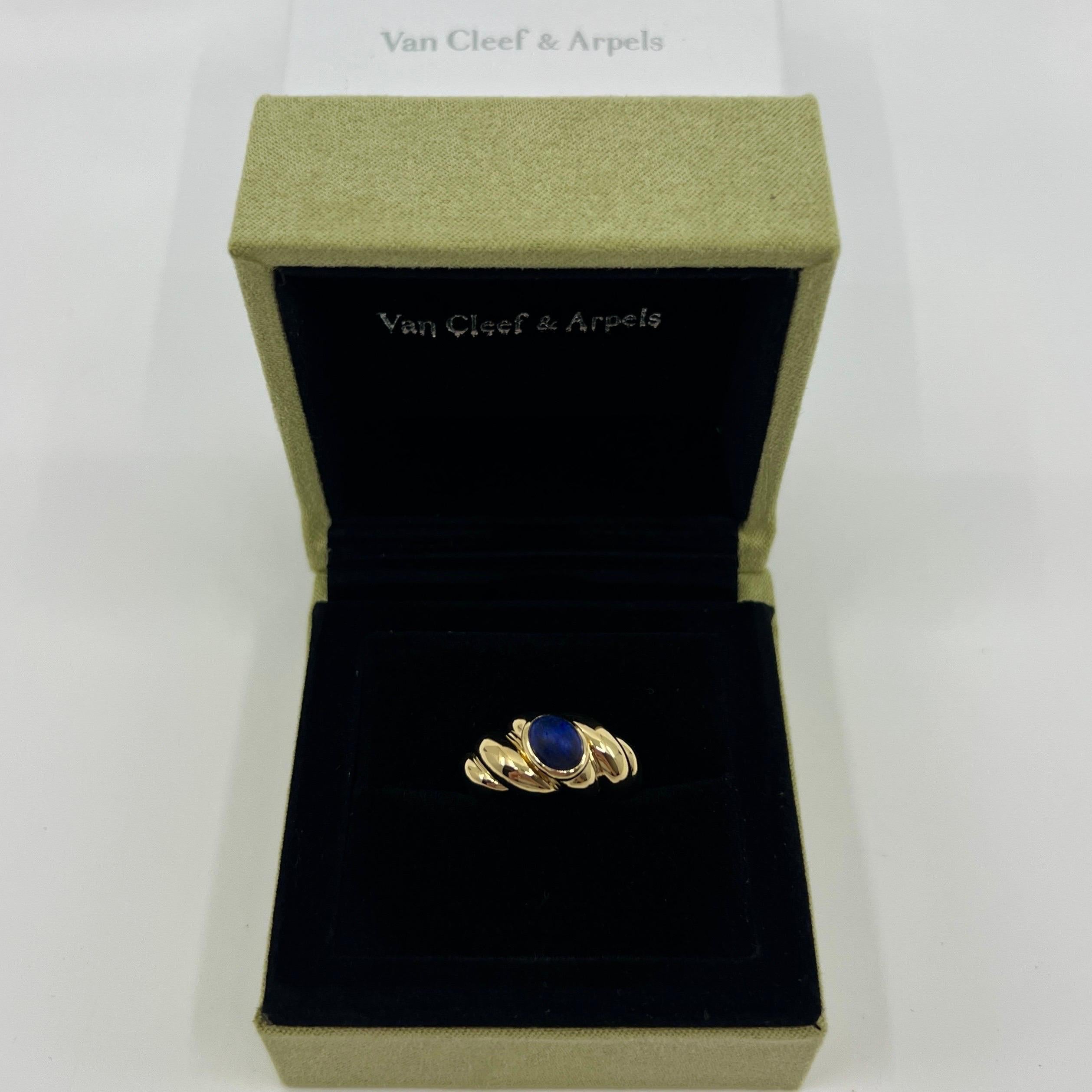 Rare Vintage Van Cleef & Arpels Lapis Lazuli 18k Yellow Gold Swirl Ring.

A stunning ring with a unique design typical of Van Cleef & Arpels, set with a beautiful oval cabochon lapis lazuli.
The piece of lapis is deep blue and measures 8x6mm.
Fine