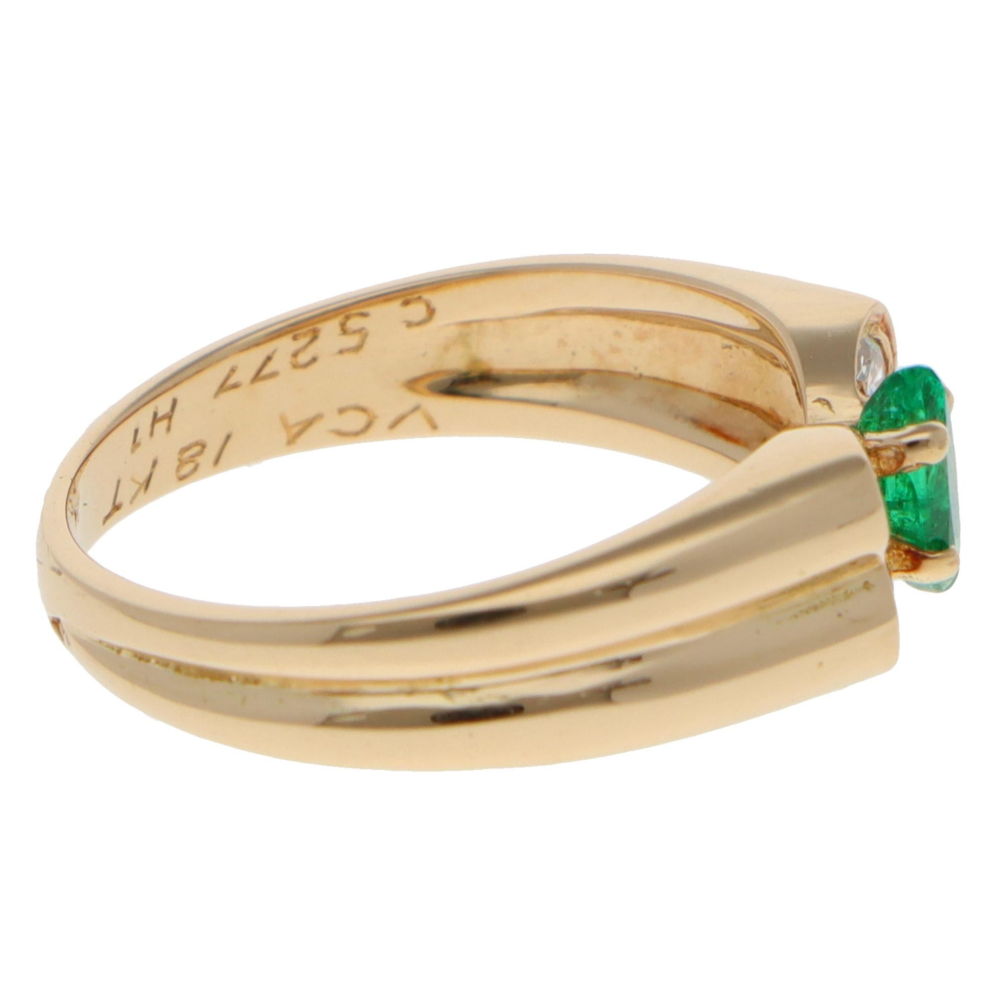 Anillo Vintage Van Cleef & Arpels Papillon Esmeralda y Diamantes Moderno en venta