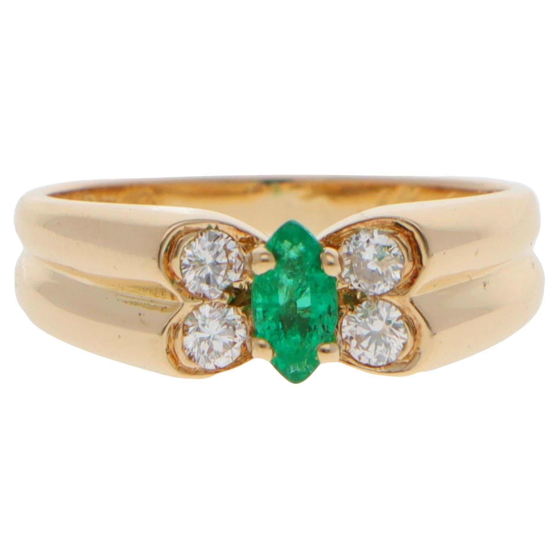 Anillo Vintage Van Cleef & Arpels Papillon Esmeralda y Diamantes en venta