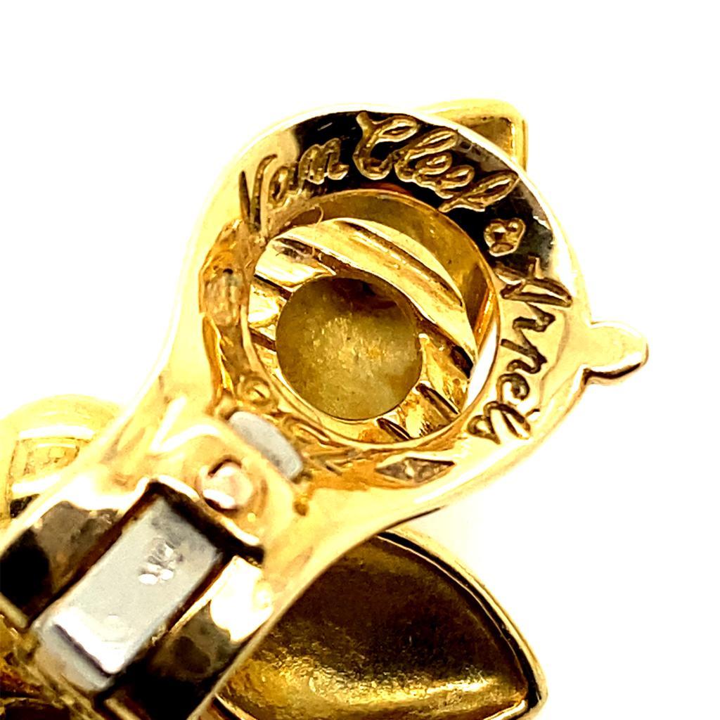 Van Cleef & Arpels Ohrringe aus 18 Karat Gelbgold mit Perlen und Perlen im Angebot 2