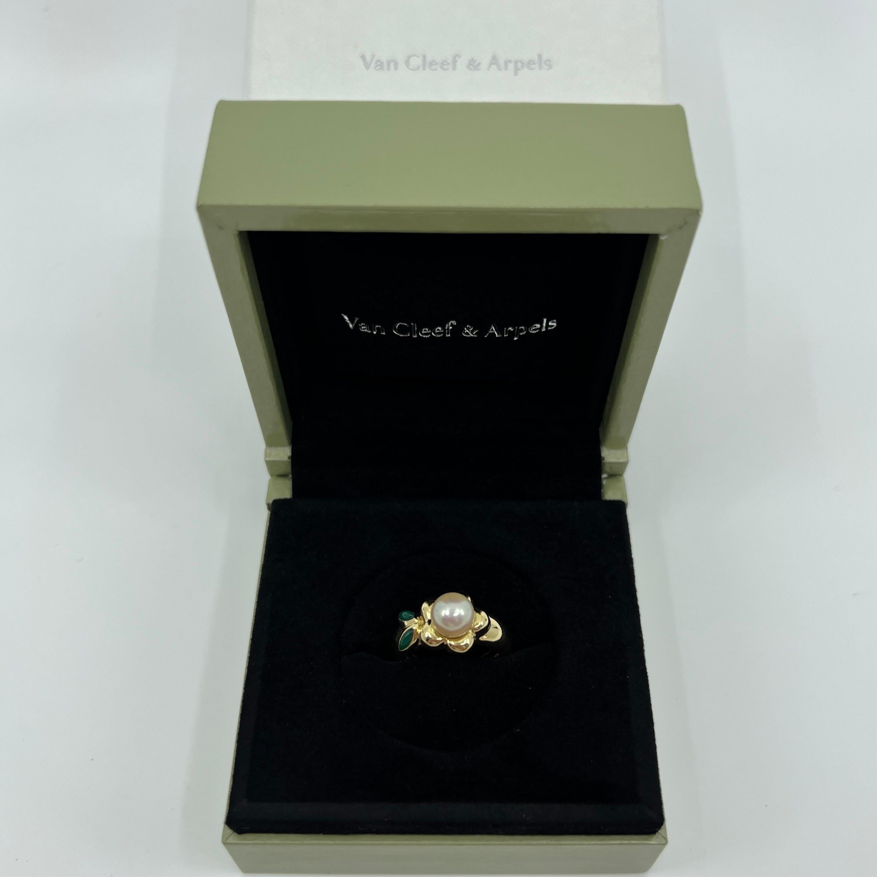 Rare Vintage Van Cleef & Arpels 18 Karat Yellow Gold Pearl And Chalcedony Flower Ring.

A stunning vintage Van Cleef & Arpels ring with a flower motif typical of VCA designs. Featuring an excellent quality 6.5mm white cultured pearl and green