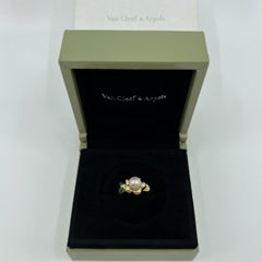 Vintage Van Cleef & Arpels Pearl Chalcedony 18k Yellow Gold Flower Ring with Box