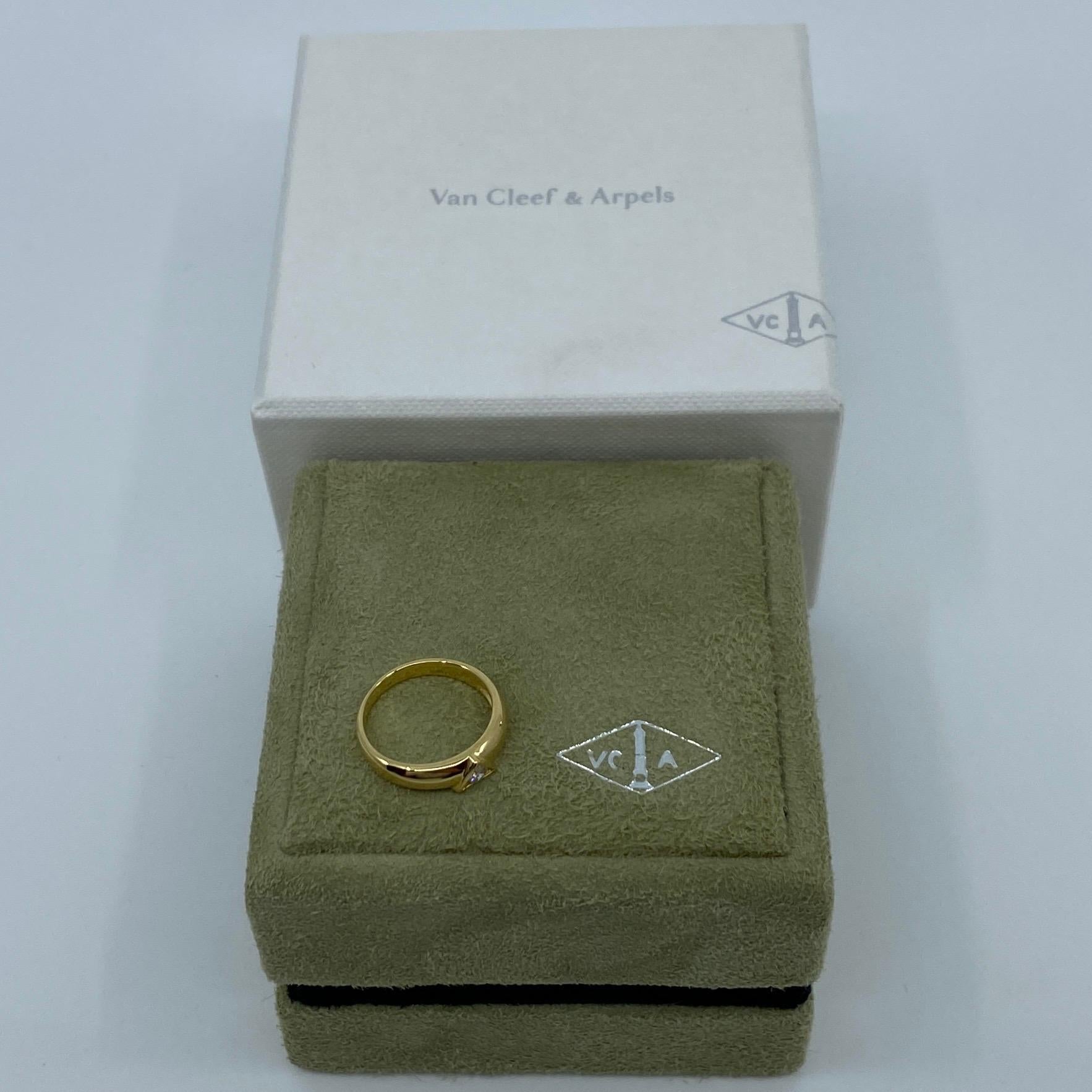 Vintage Van Cleef & Arpels Rare Diamond Triangle Motif 18 Karat Yellow Gold Ring 8