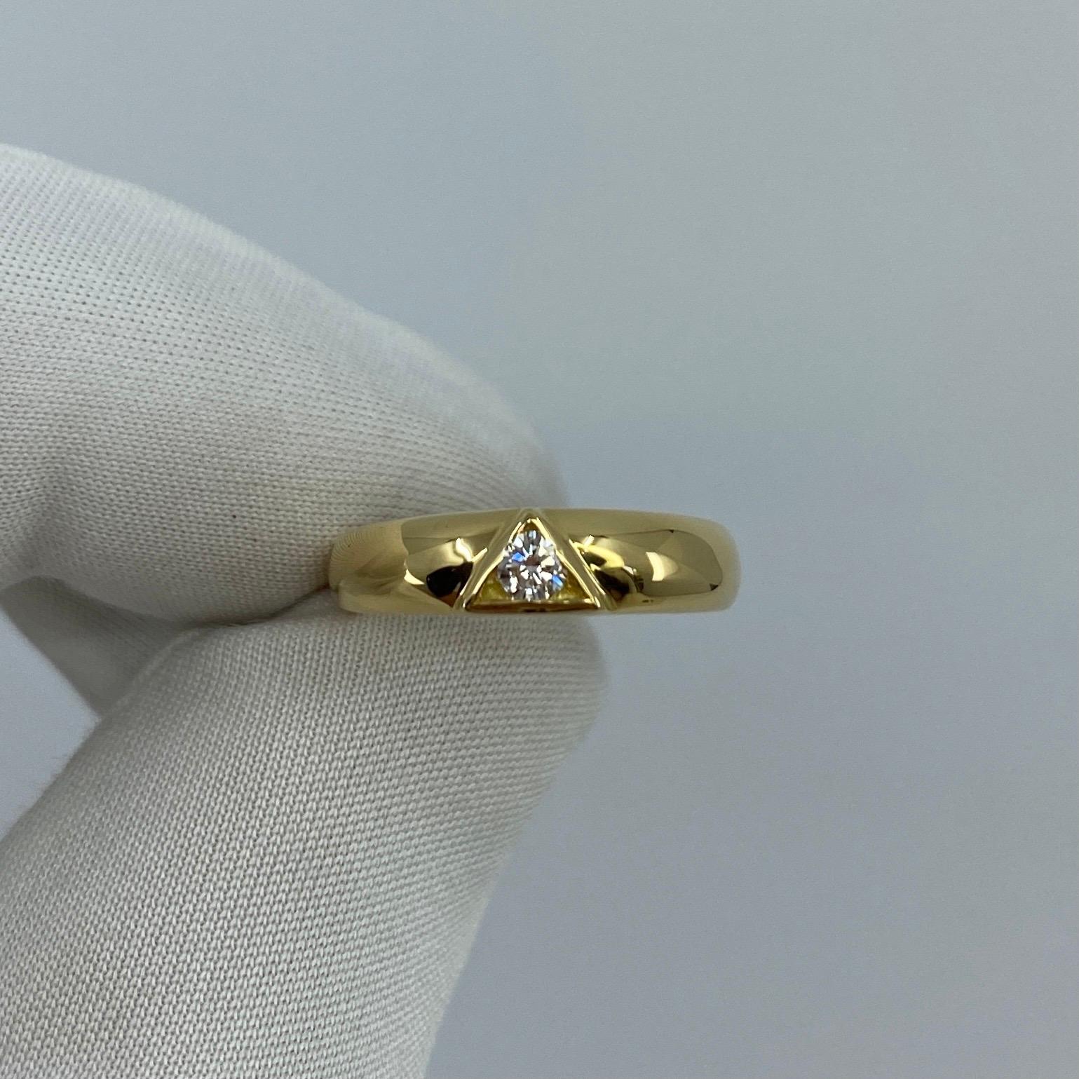 Vintage Van Cleef & Arpels Rare Diamond Triangle Motif 18 Karat Yellow Gold Ring 10